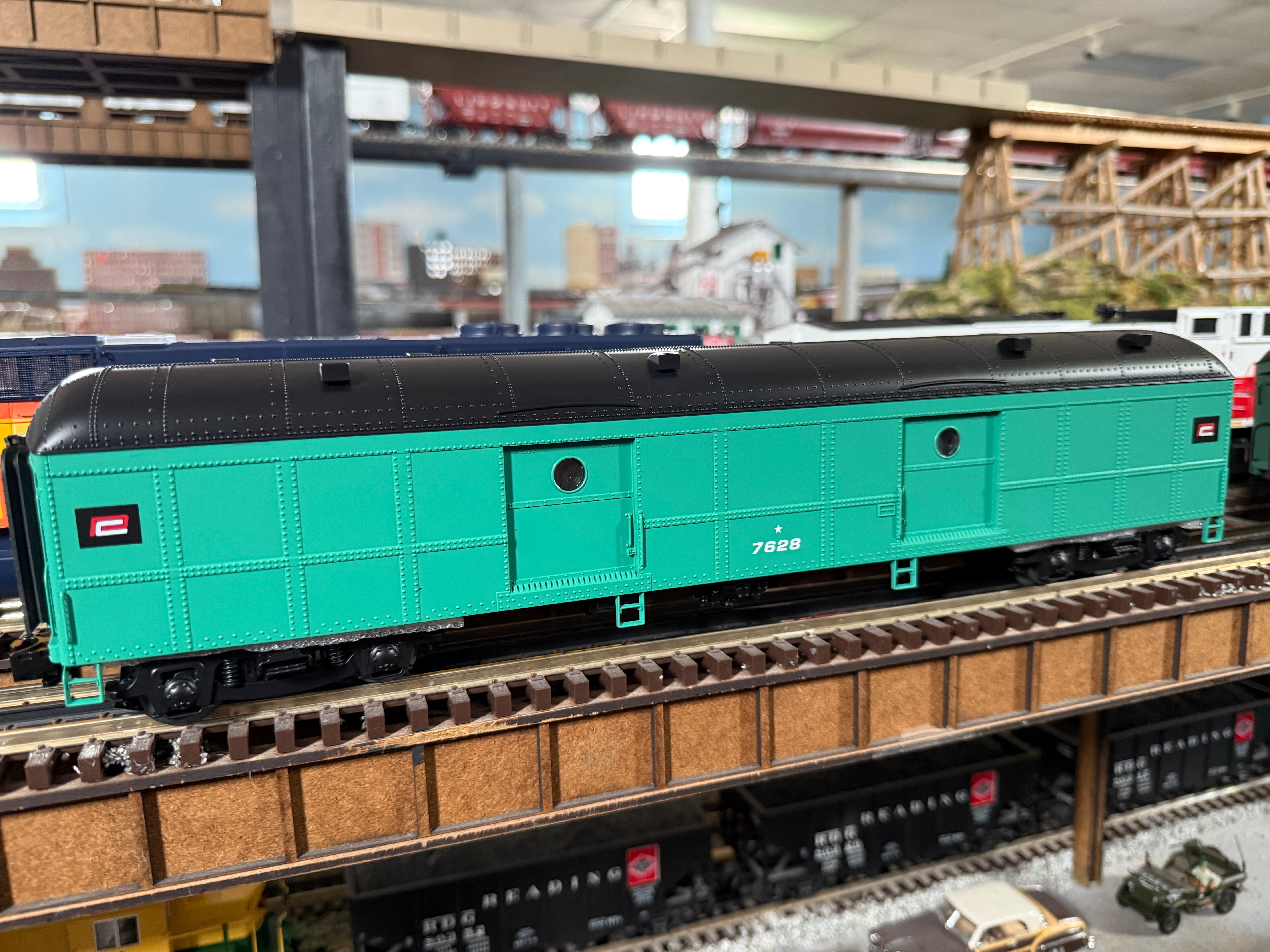 Lionel 2527330 - Vision Line B60 Baggage Car "Penn Central" #7628