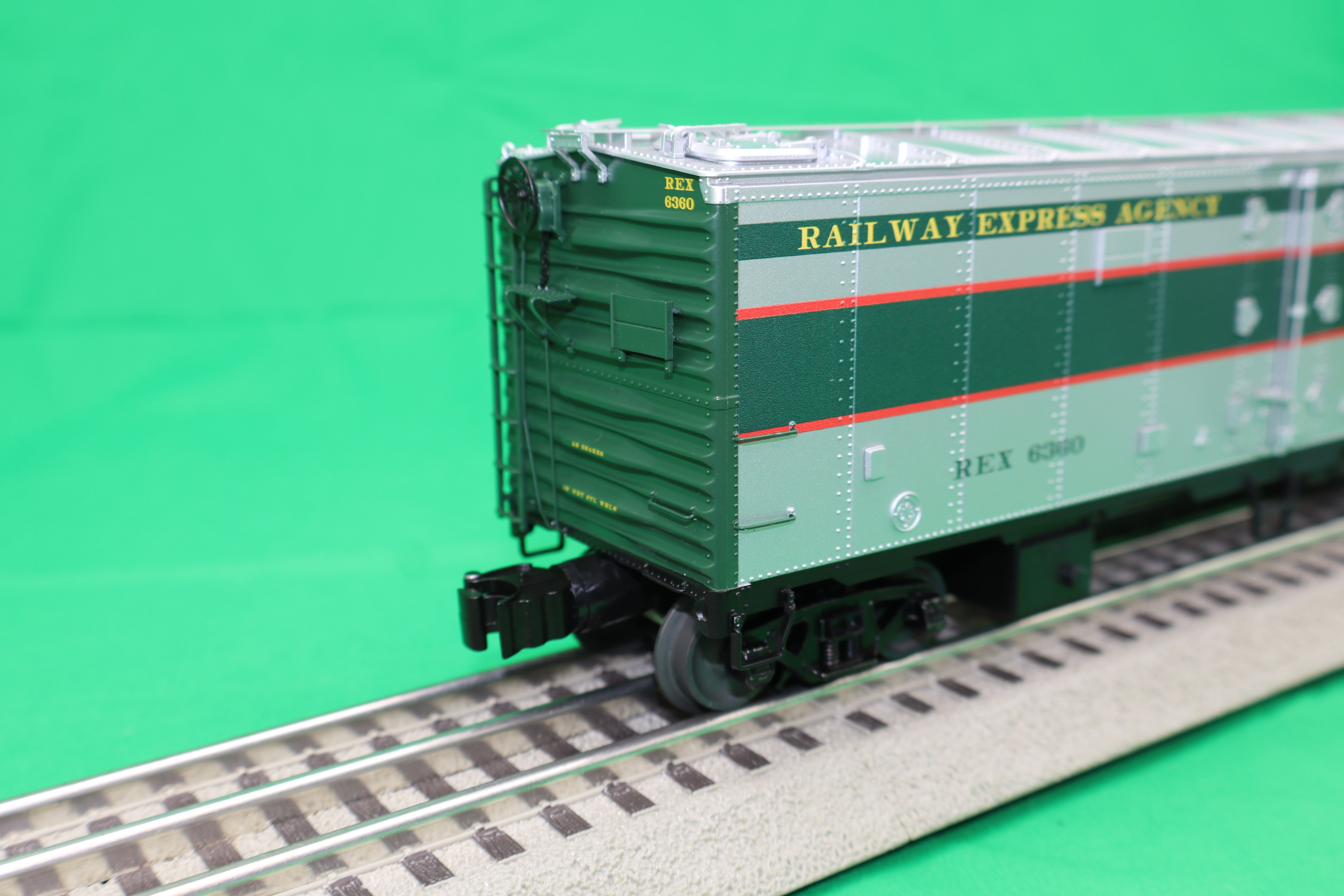 Lionel 2526300 - Hotbox Reefer Car "Railway Express Agency" #6360