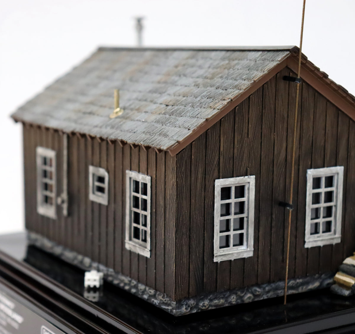 Woodland Scenics BR5869 - Rustic Cabin - MrMuffin'sTrains