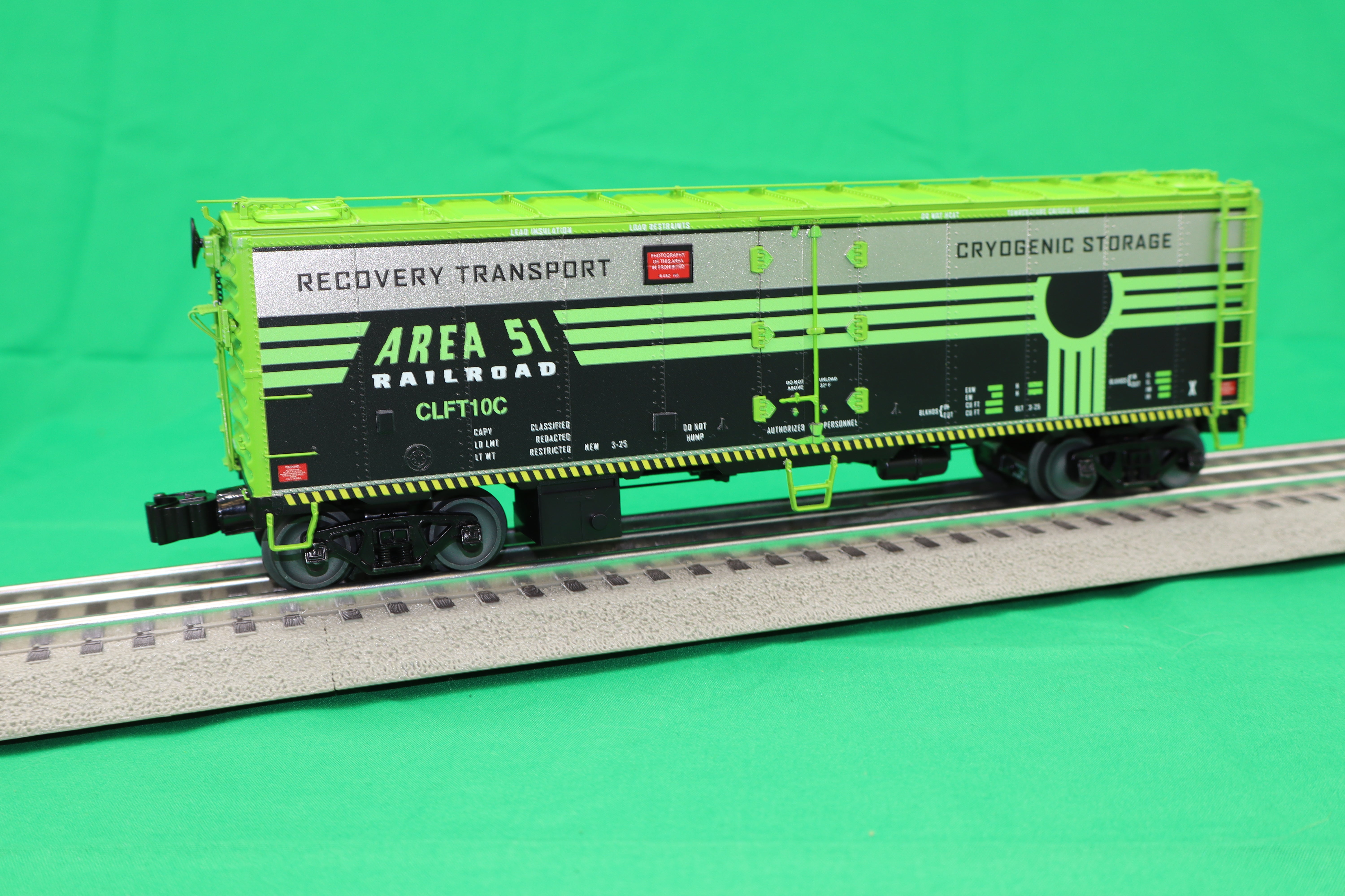 Lionel 2526340 - Hotbox Reefer Car "Area 51" #CLFT10C