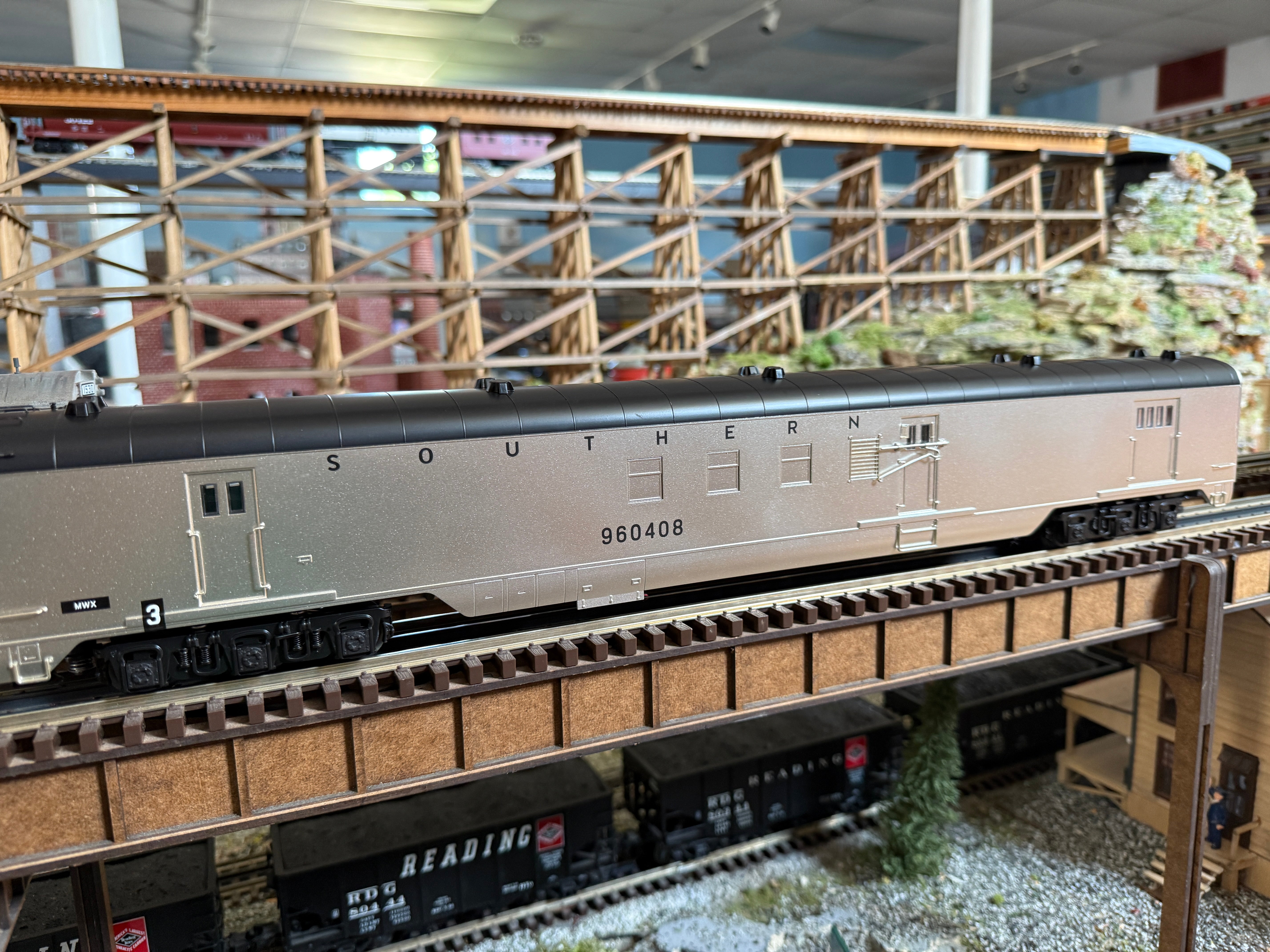 Lionel 2427220 - 21" RPO Passenger Car "Southern" MOW #960408