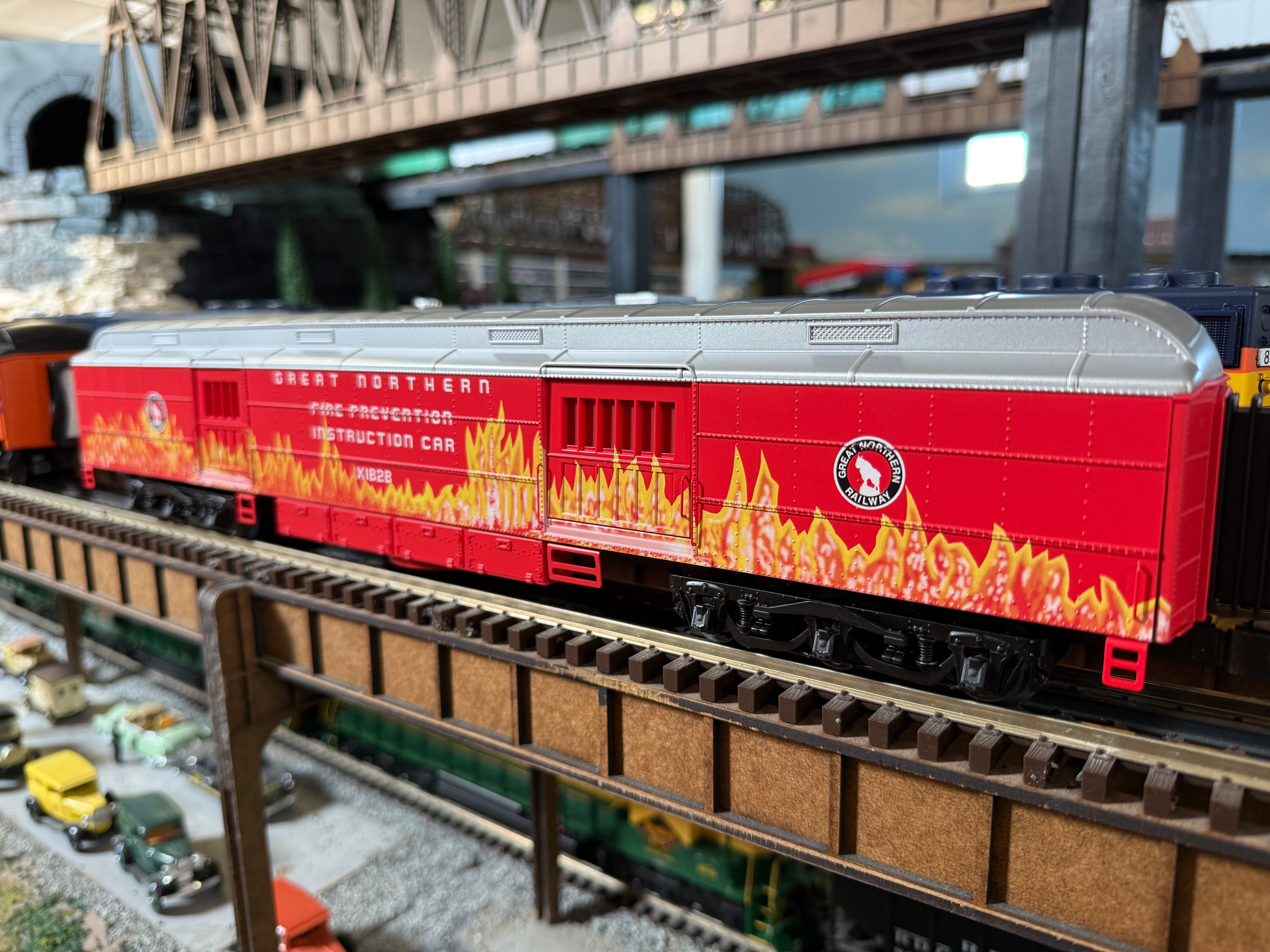 Lionel 2427260 - 18" Training Car "Great Northern" #X1828 (Fire Prevention)