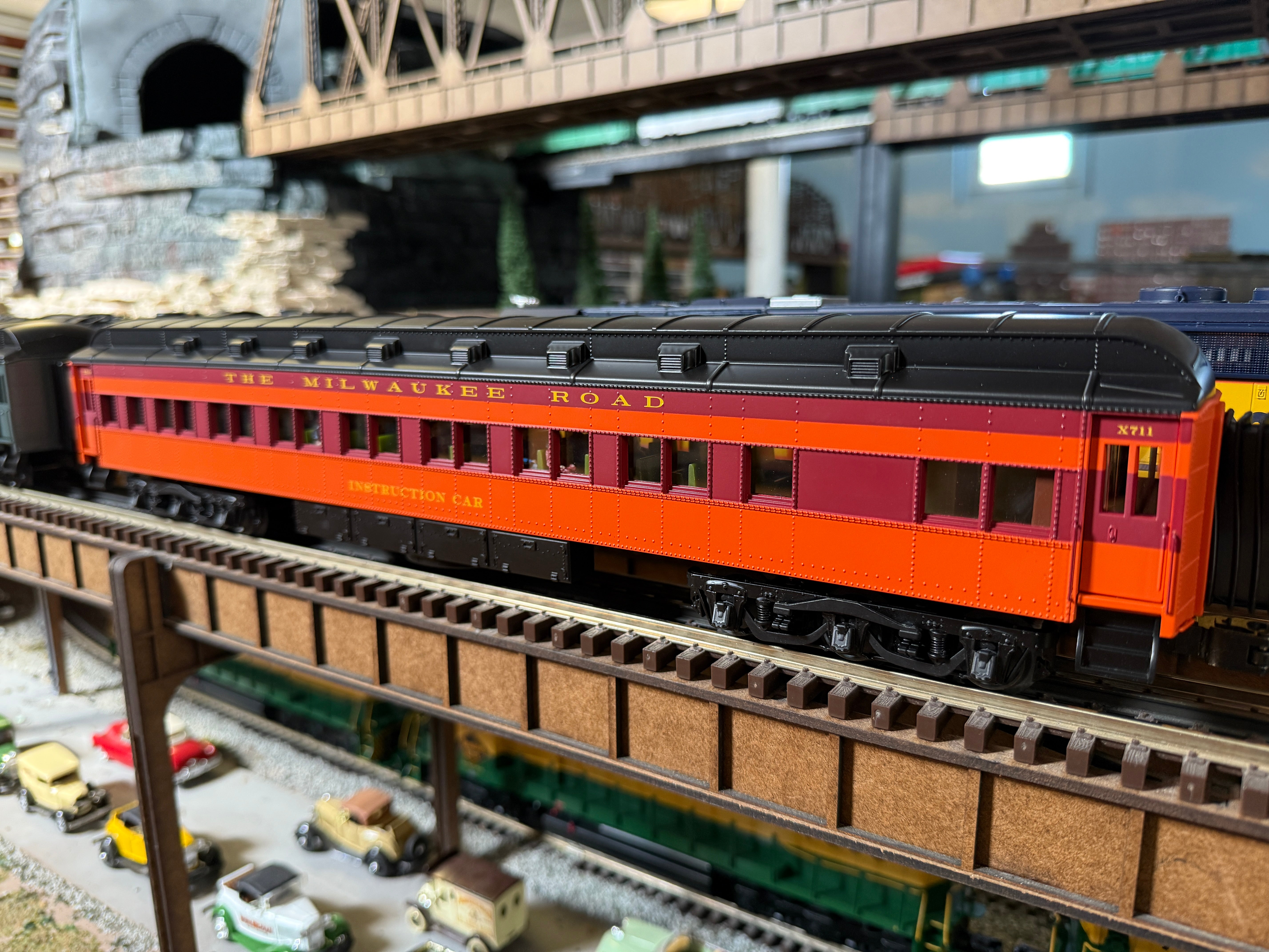 Lionel 2427270 - 18" Training Cars "Milwaukee Road" #X711