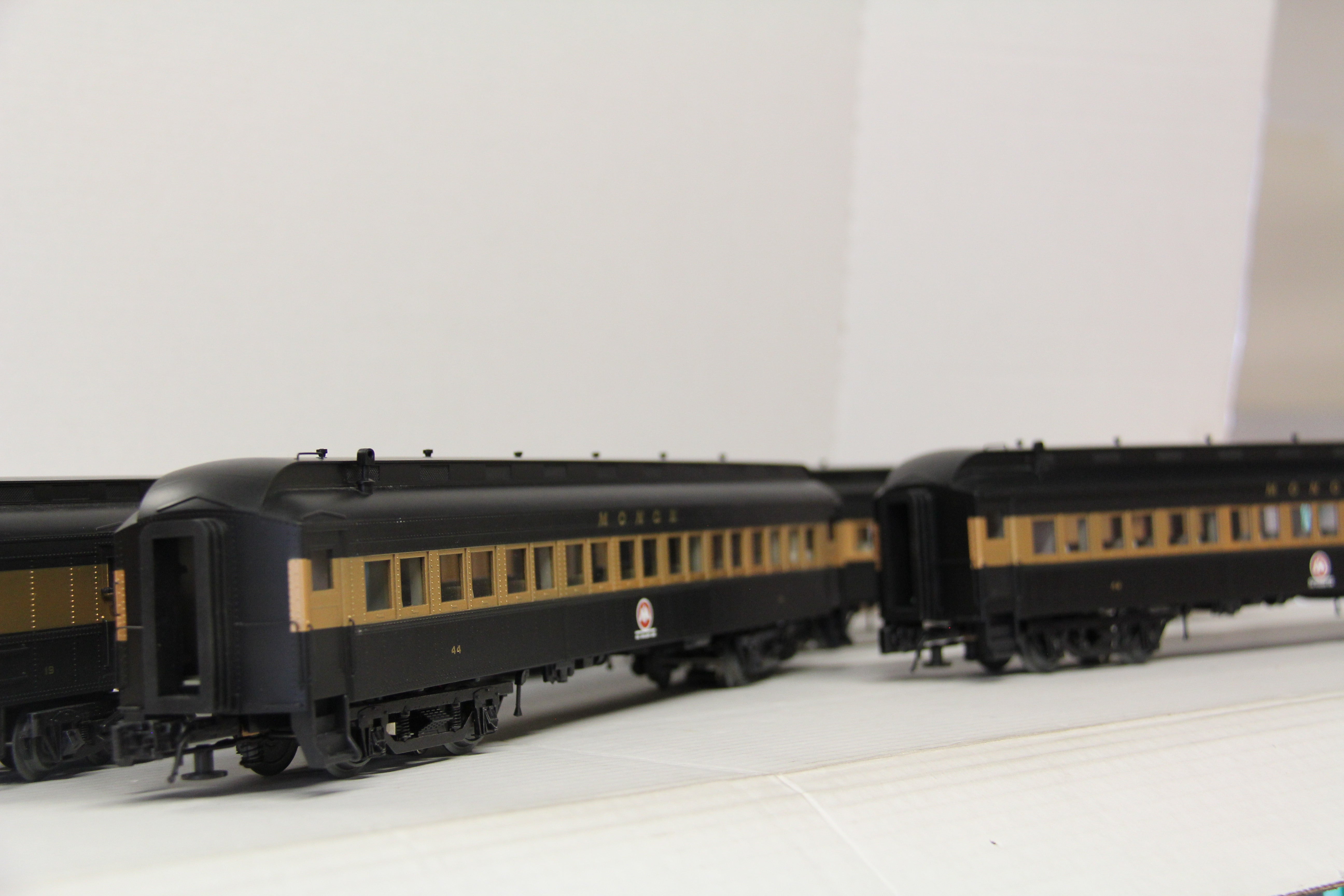Atlas 60' Monon Passenger 6 Car Set-Second hand-M6352