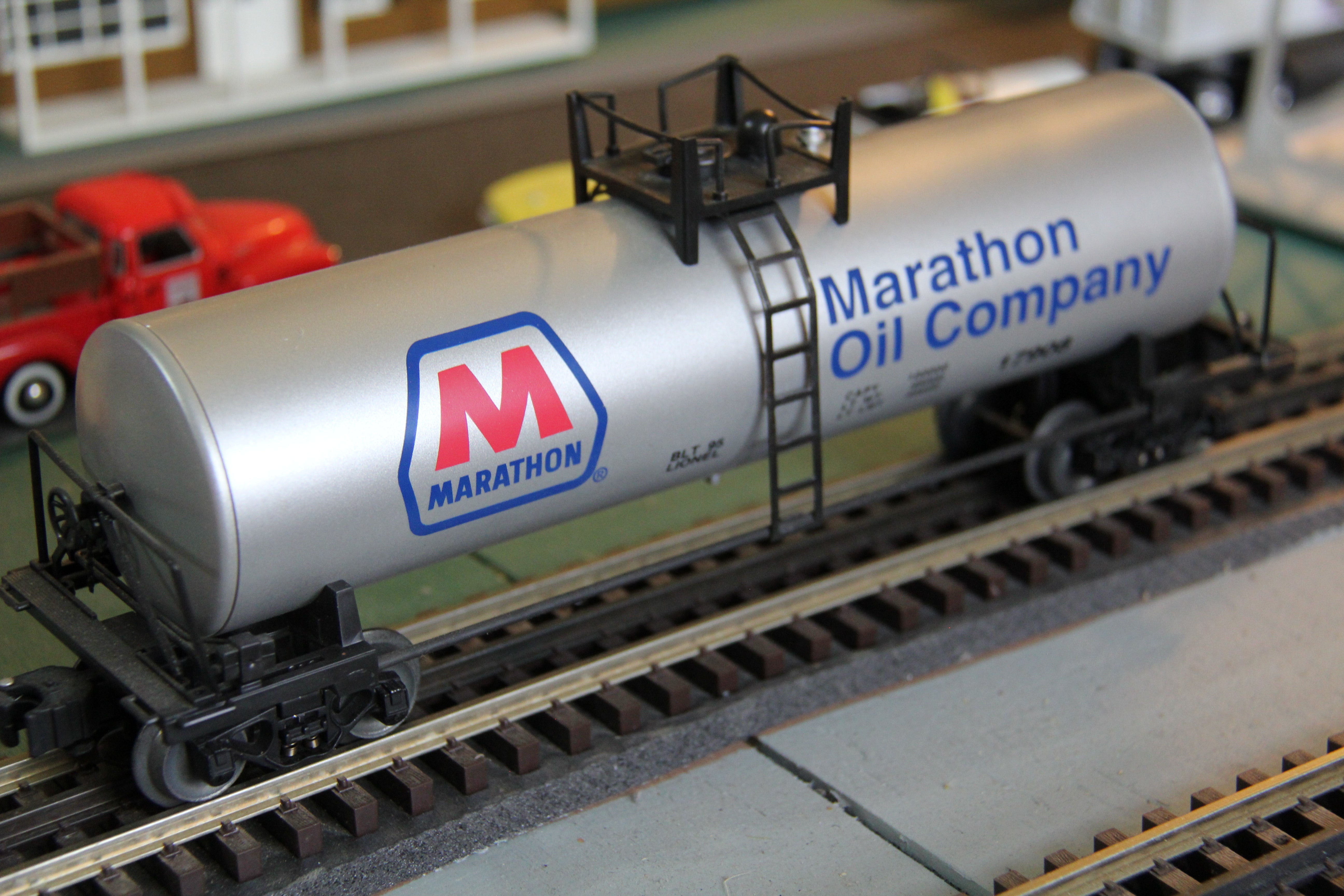 Lionel 6-17908 Marathon Oil Tank Car-Second hand-M4357