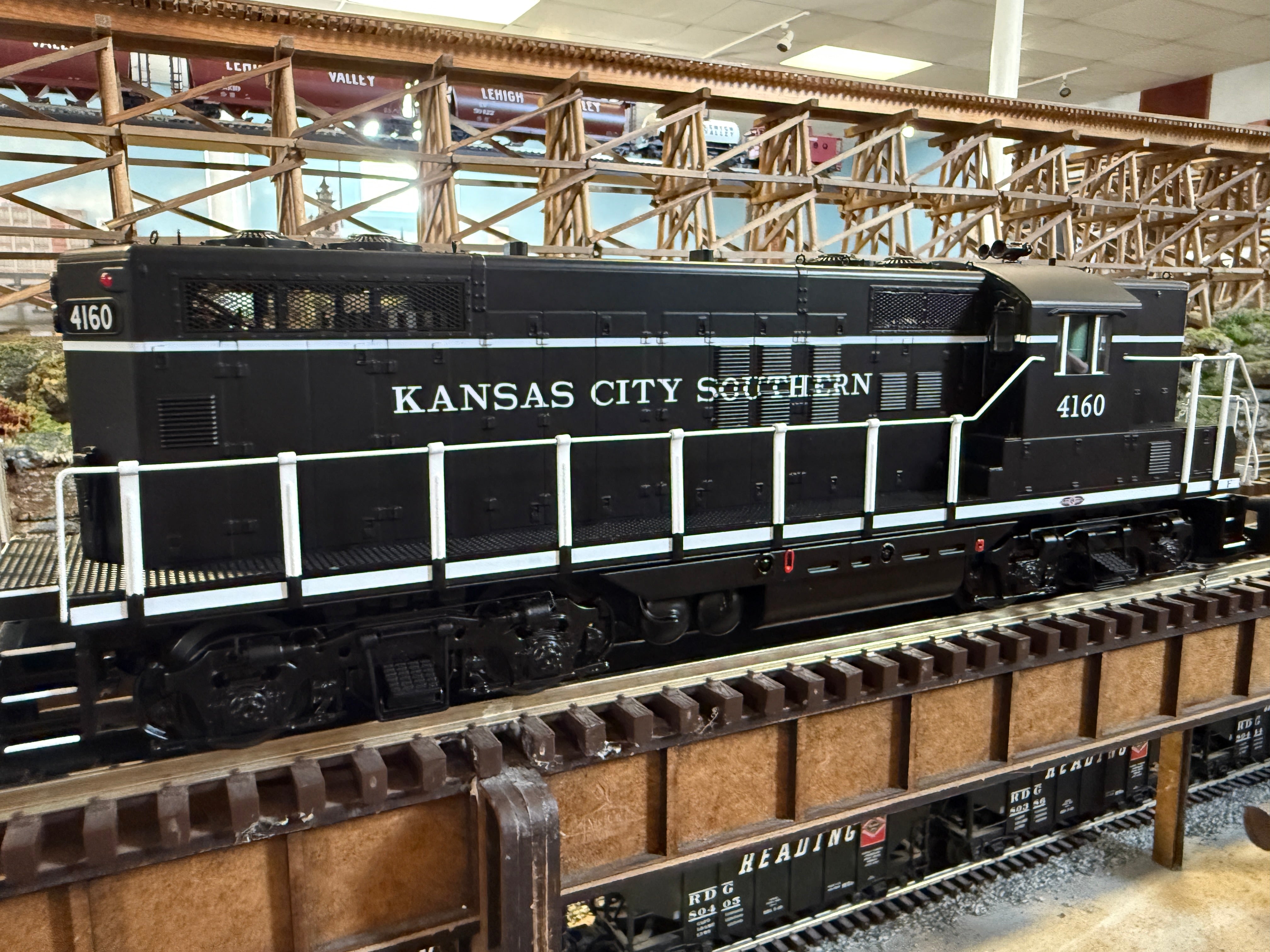 MTH 20-21988-1 - GP-7 Diesel Engine "Kansas City Southern" #4160 w/ PS3  - Custom Run for MrMuffin'sTrains