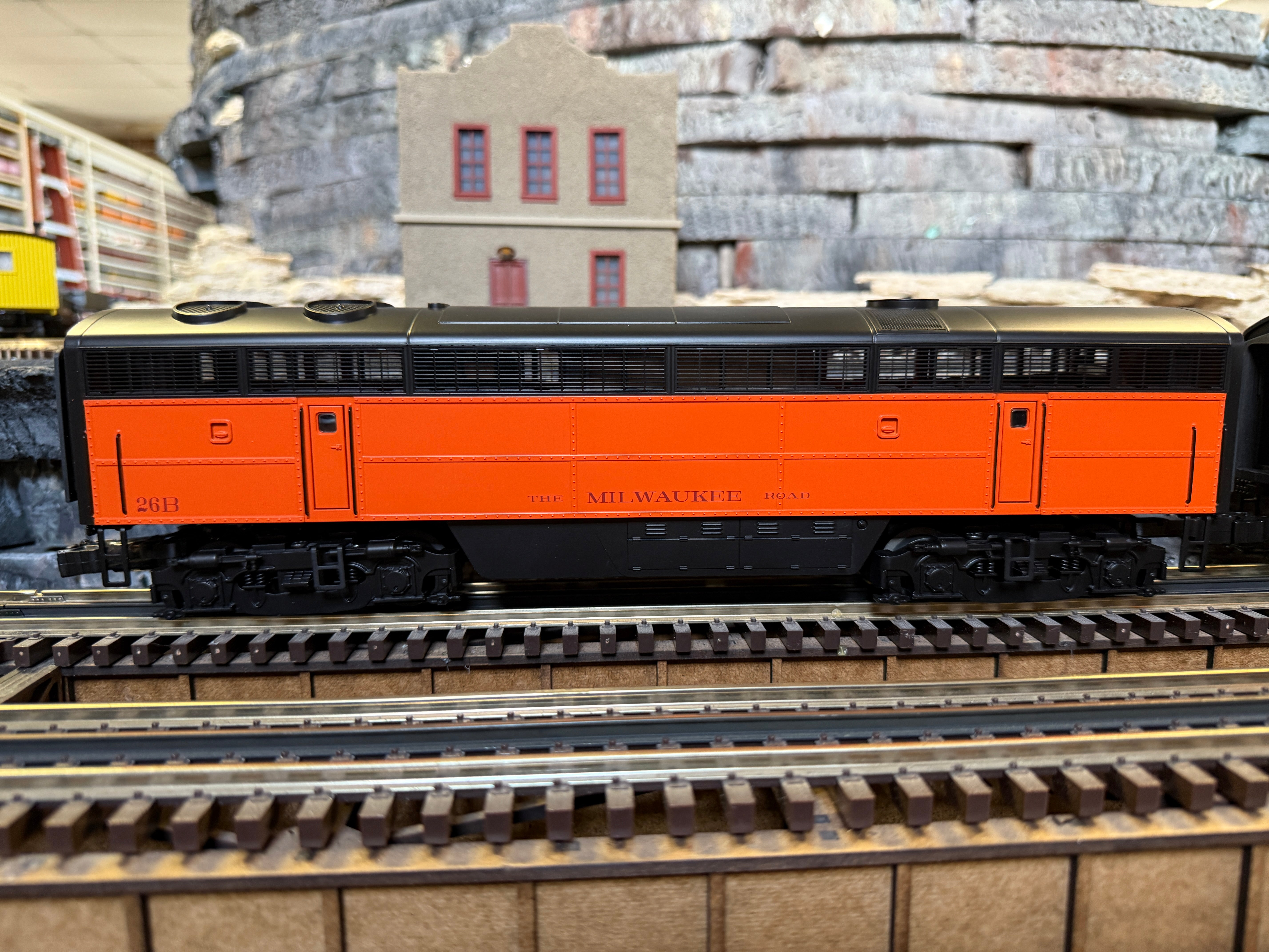 Lionel 2533959 - C Liner Superbass "Milwaukee Road" #26B - Custom Run for MrMuffin'sTrains