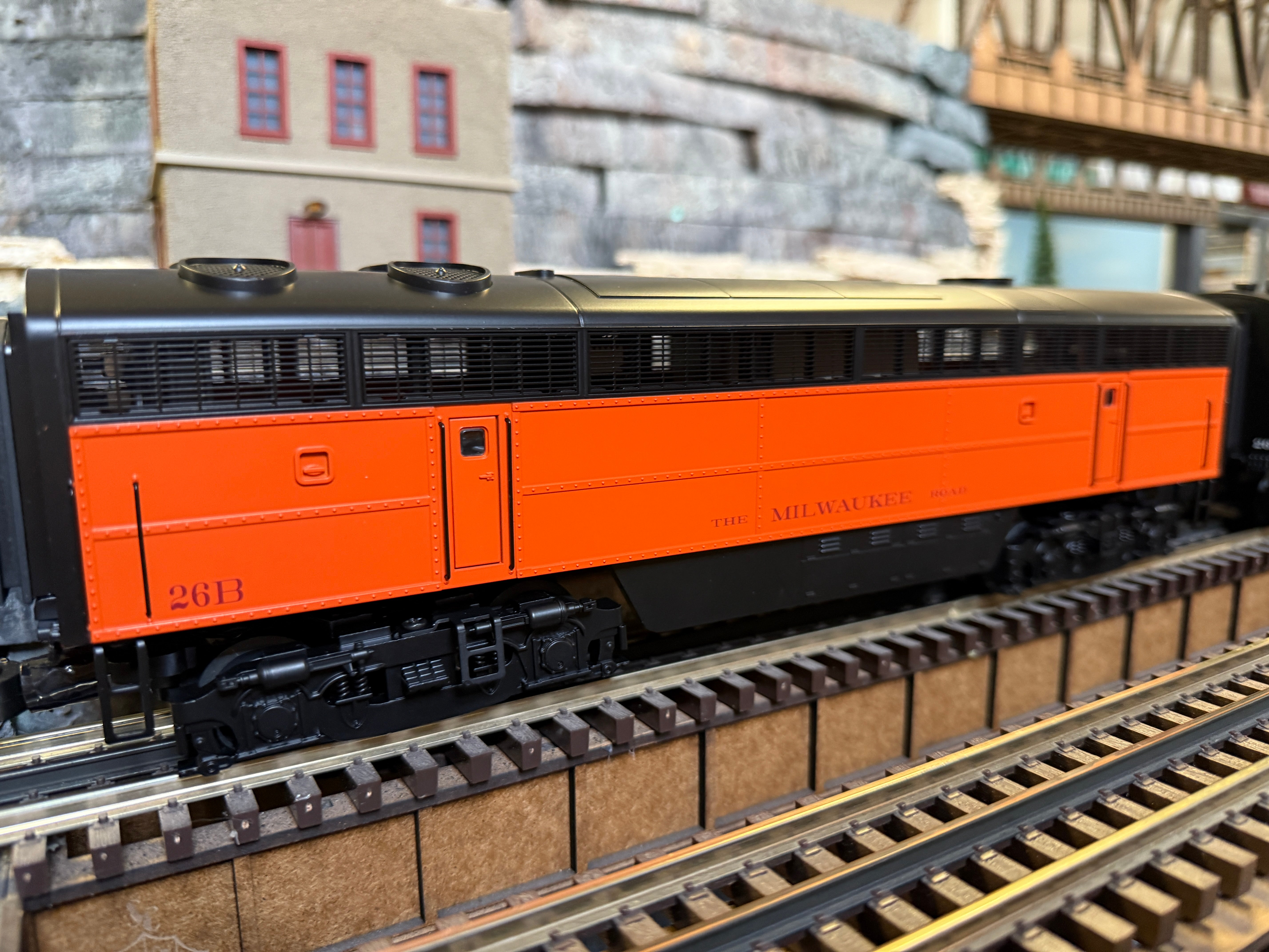 Lionel 2533959 - C Liner Superbass "Milwaukee Road" #26B - Custom Run for MrMuffin'sTrains