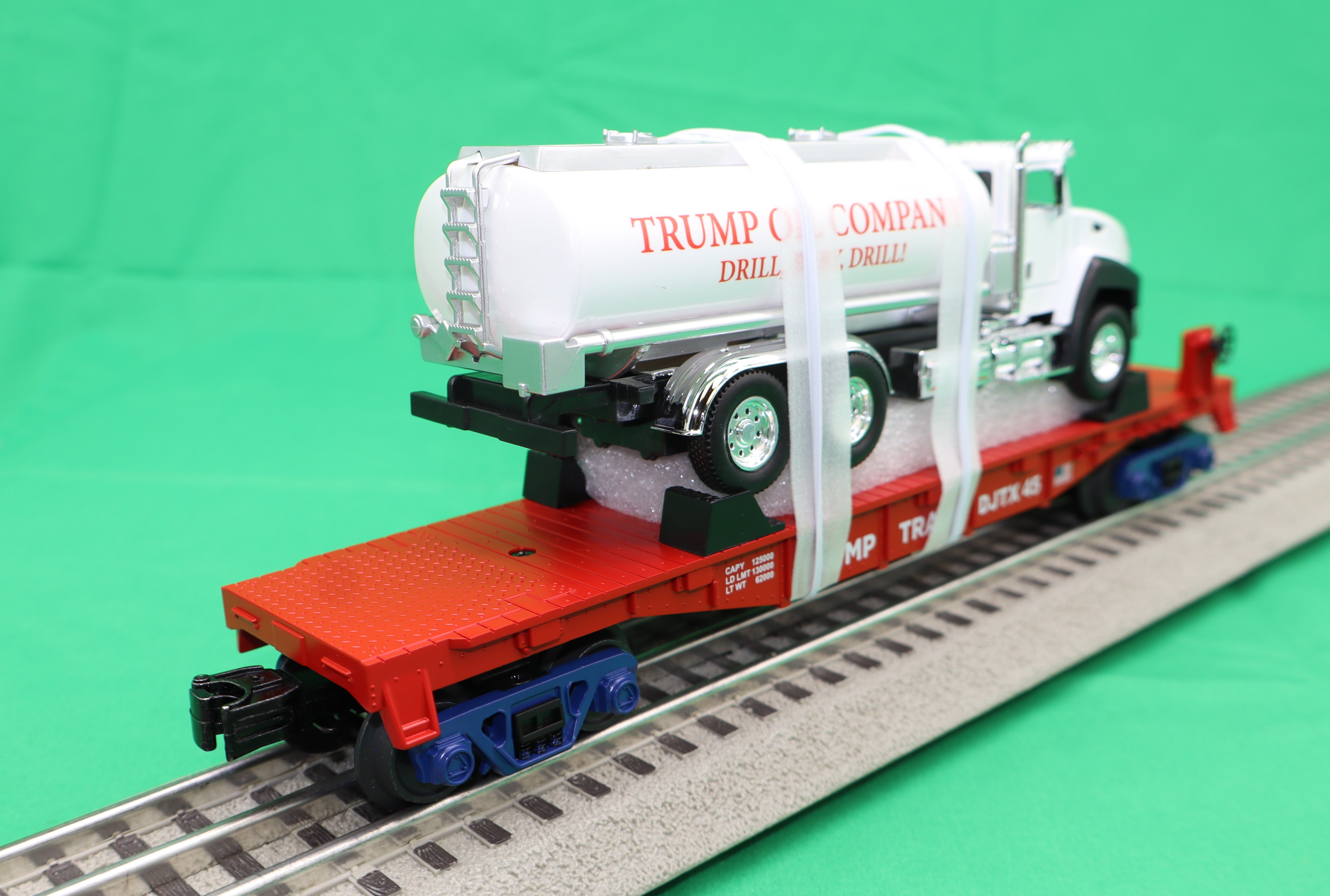 MTH 30-76938 - Flat Car "Donald J. Trump" #DJTX 45 w/ Tanker Truck