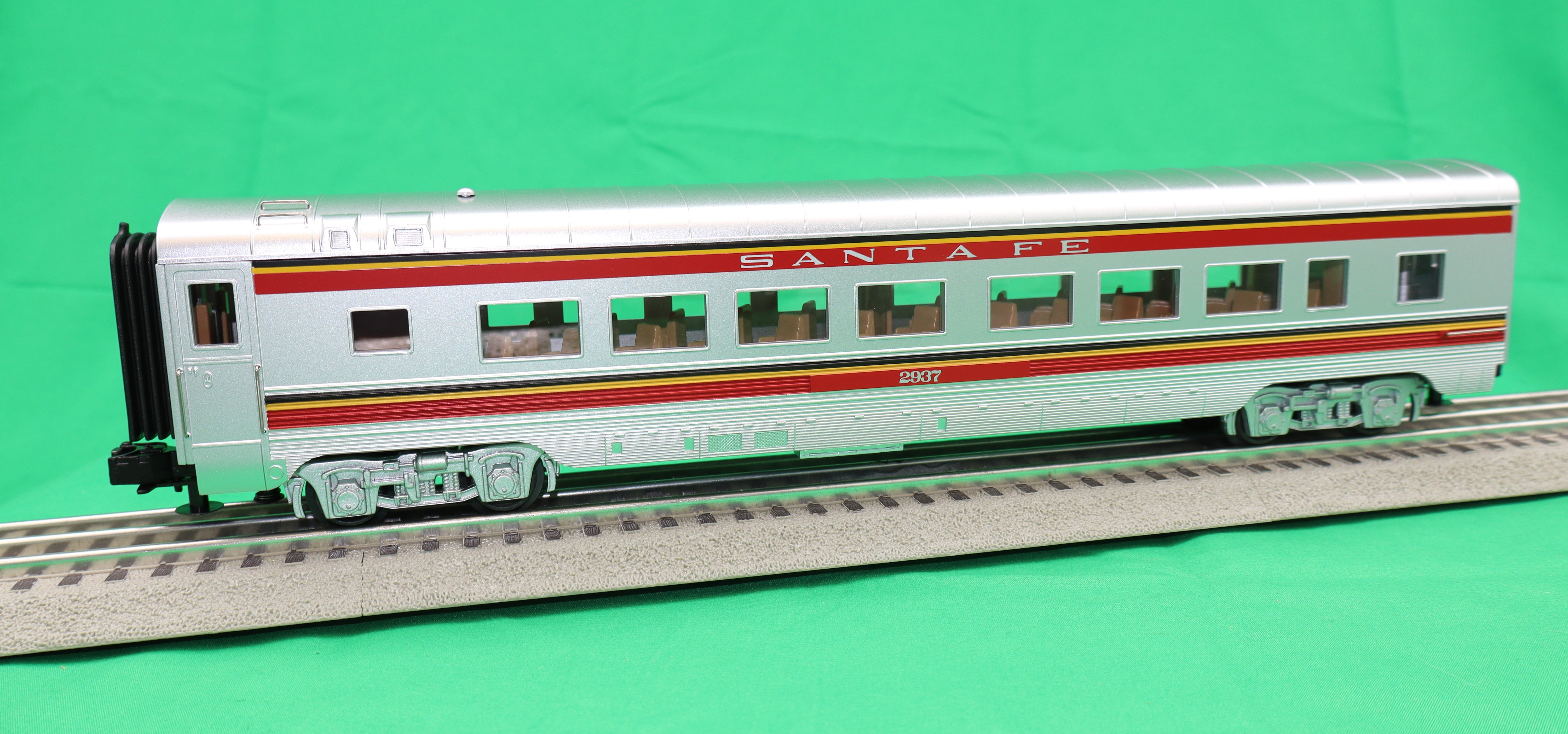 MTH 30-68242 - 60’ Streamlined Coach Car "Santa Fe" (War Bonnet)