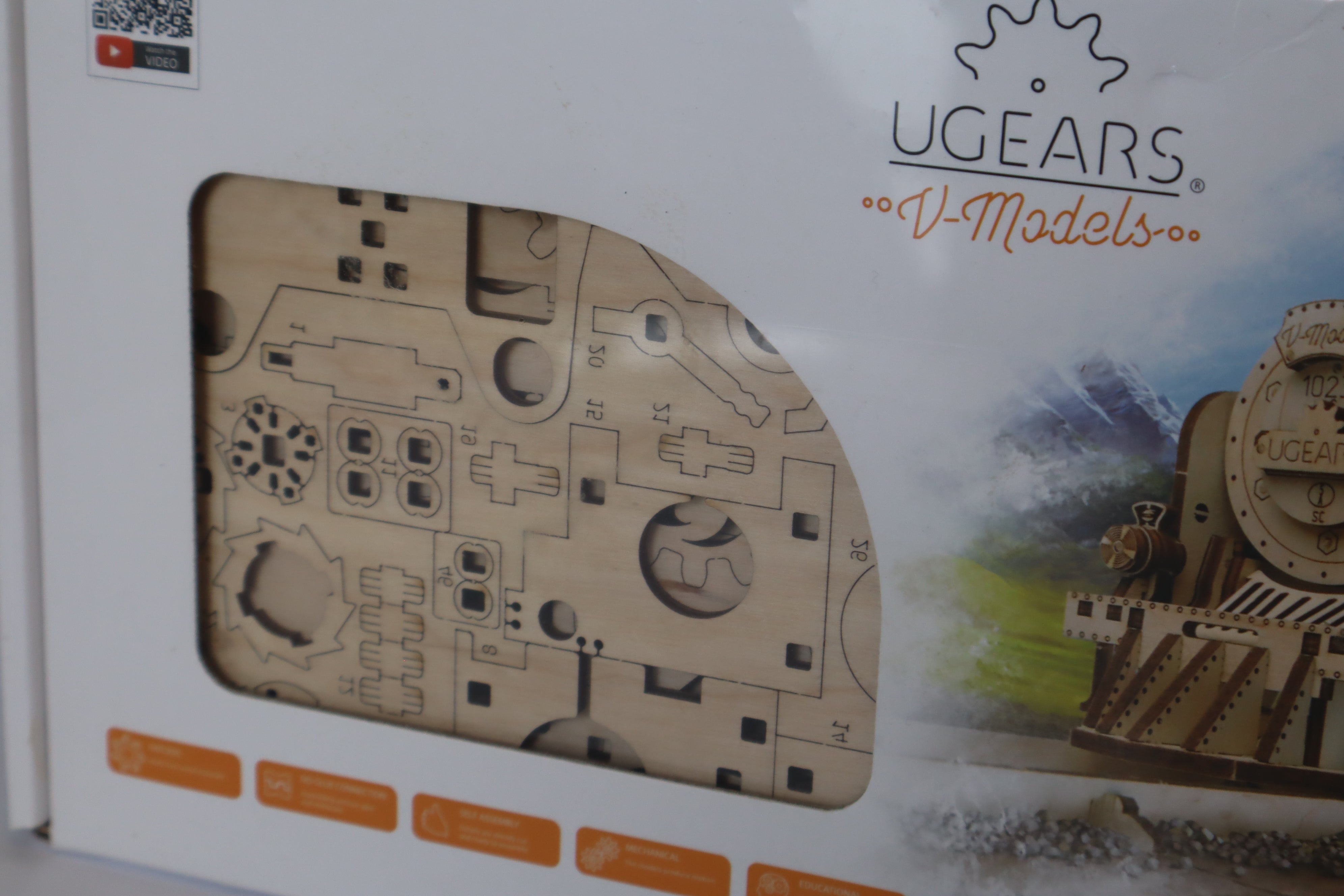 UGears Model Kit V-Express Stream Train with Tender-Second hand-M7852