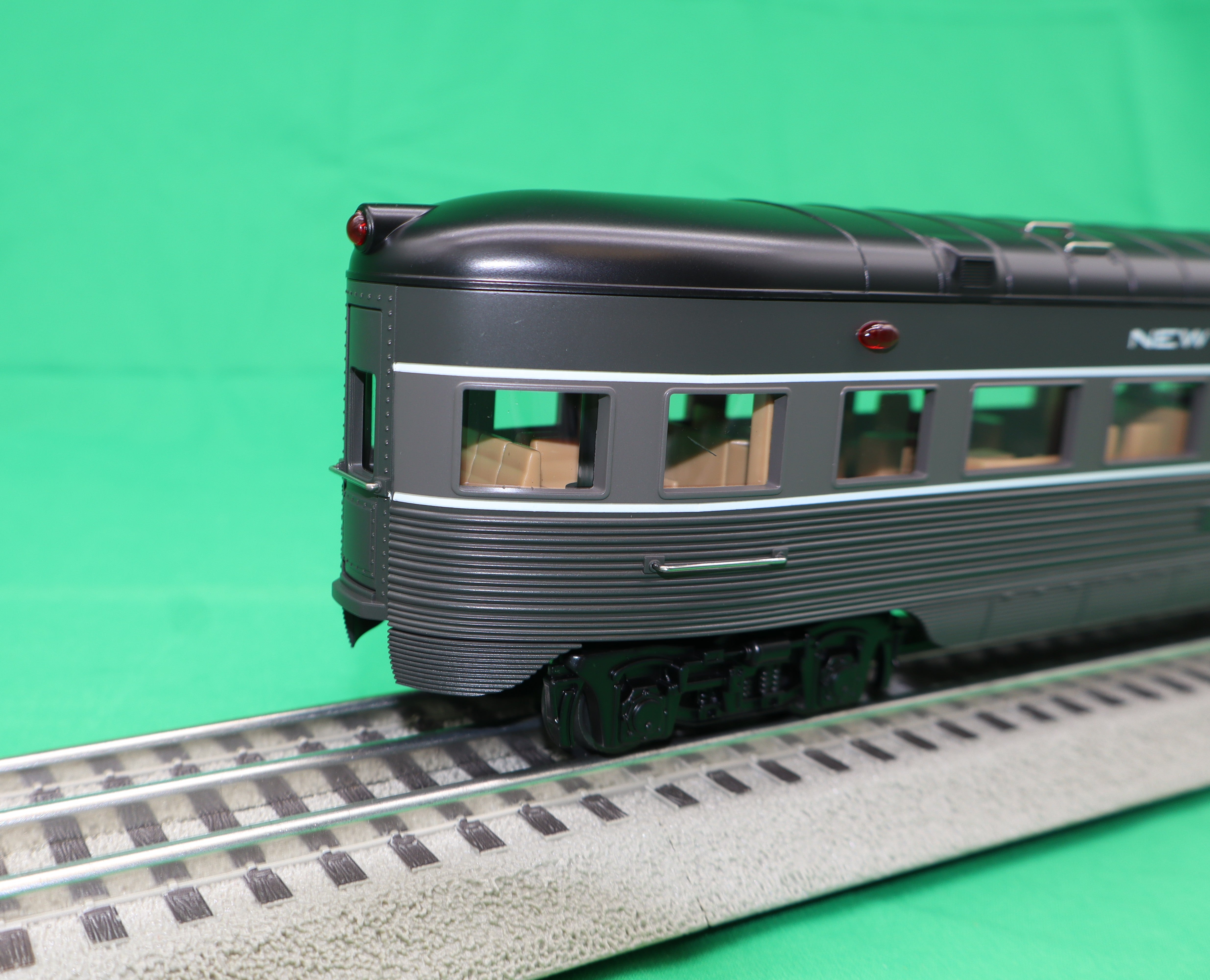 MTH 30-68244 - 60’ Streamlined Passenger Set "New York Central" Lightening Stripe (4-Car)