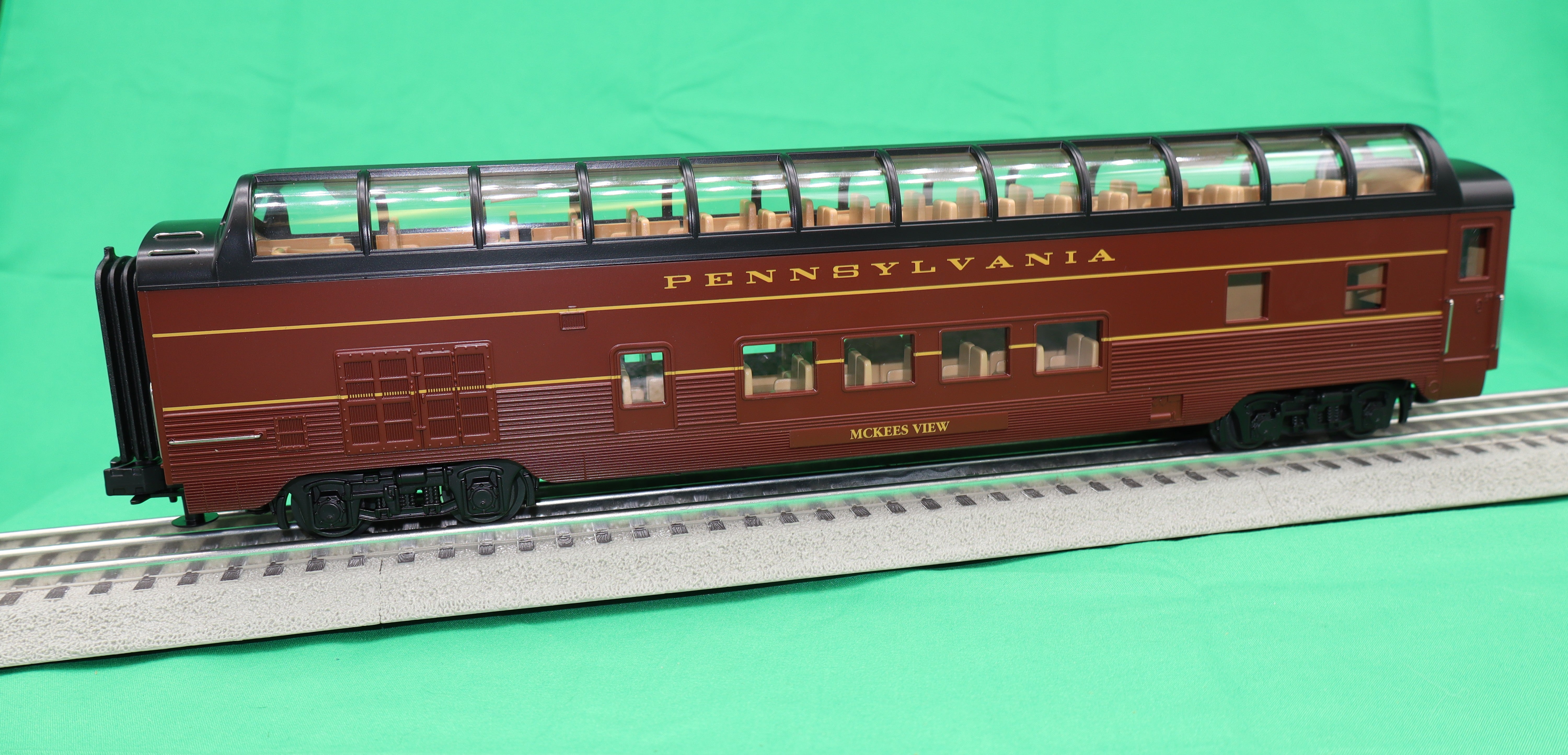 MTH 30-68255 - 60’ Streamlined Full-Length Vista Dome Car "Pennsylvania"