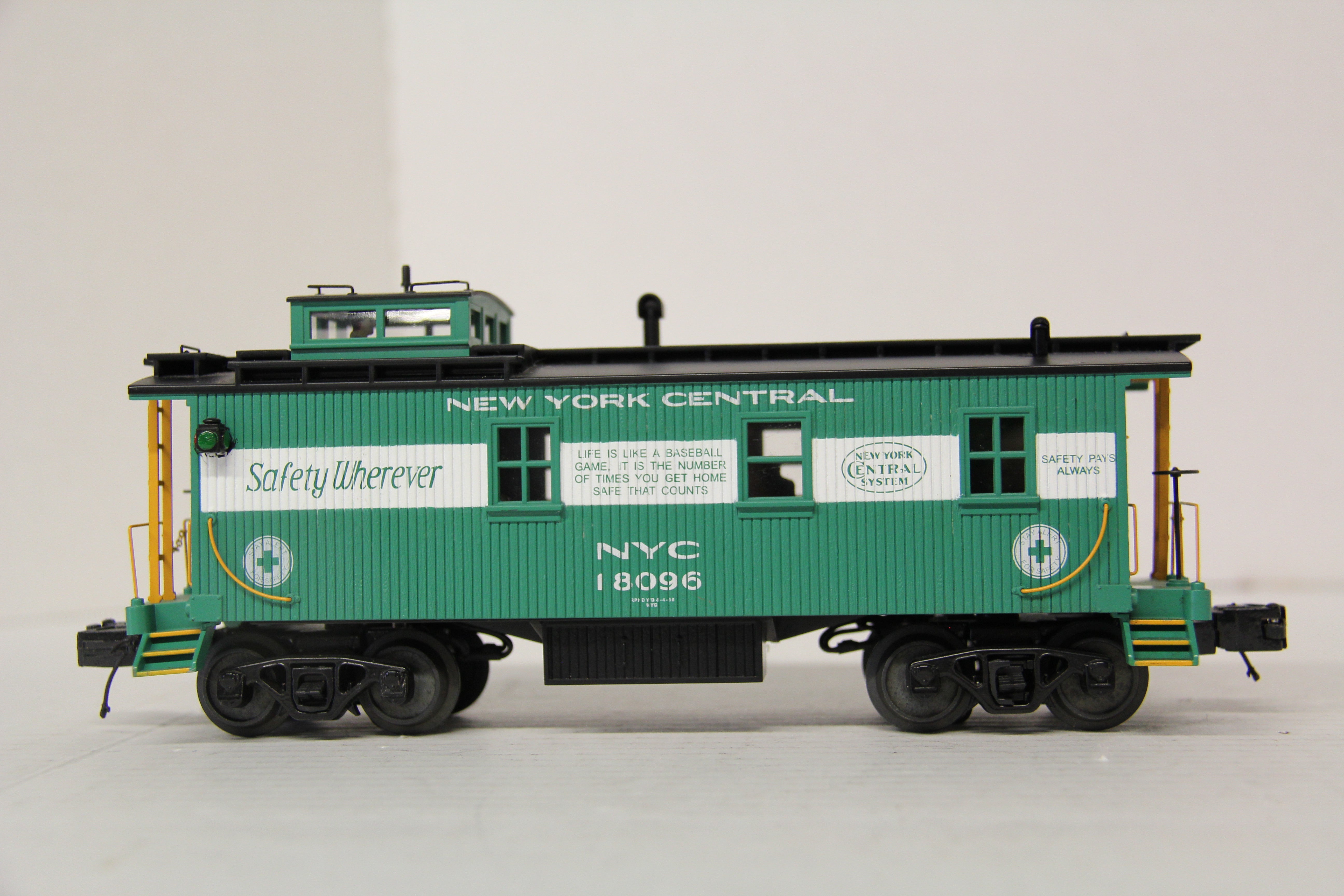 MTH 20-91283 New York Central 35' Woodsided Caboose-Second hand-M6375
