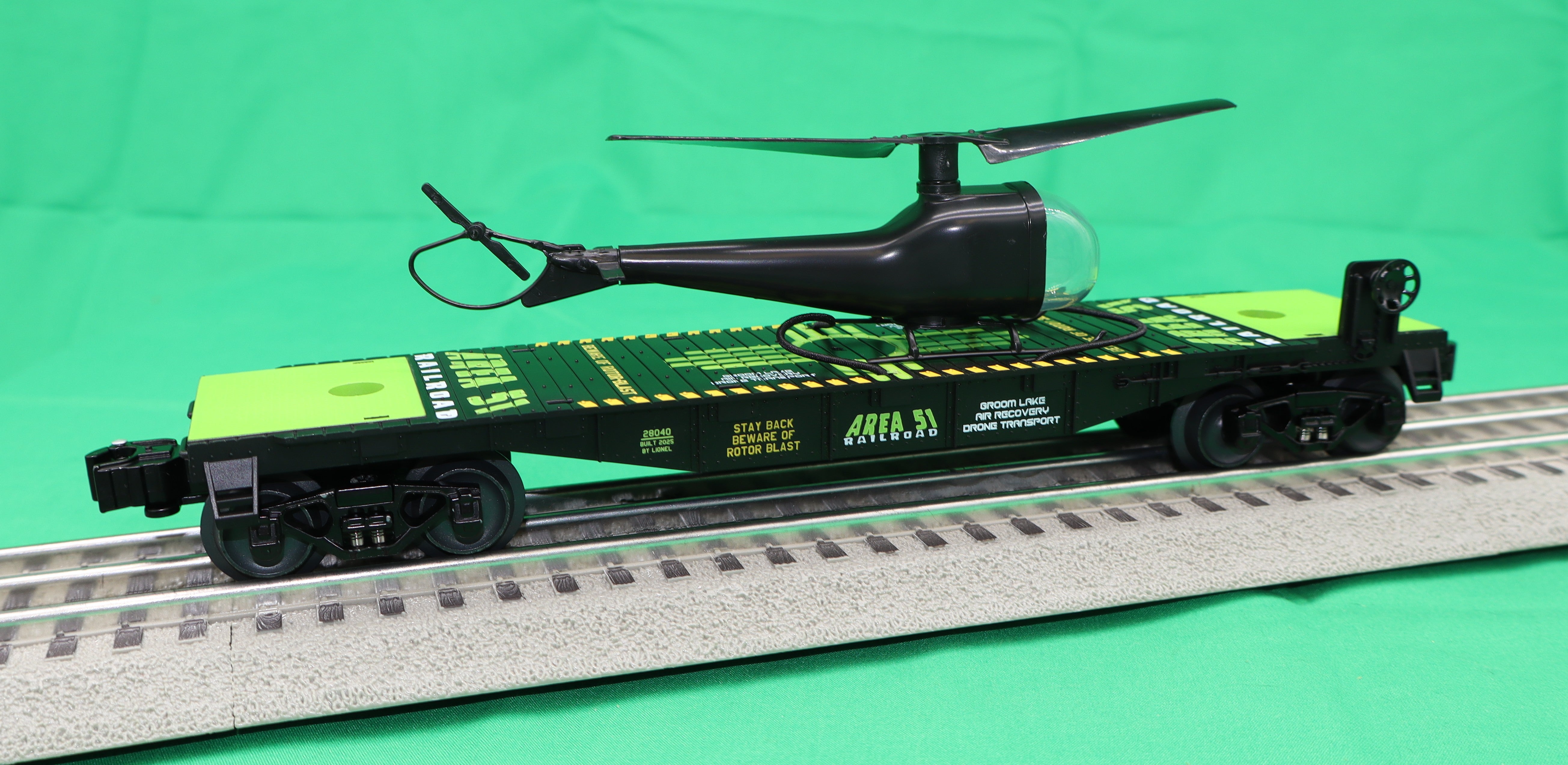 Lionel 2528040 - Flat Car "Area 51" w/ Helicopter #28040 (Add-On)