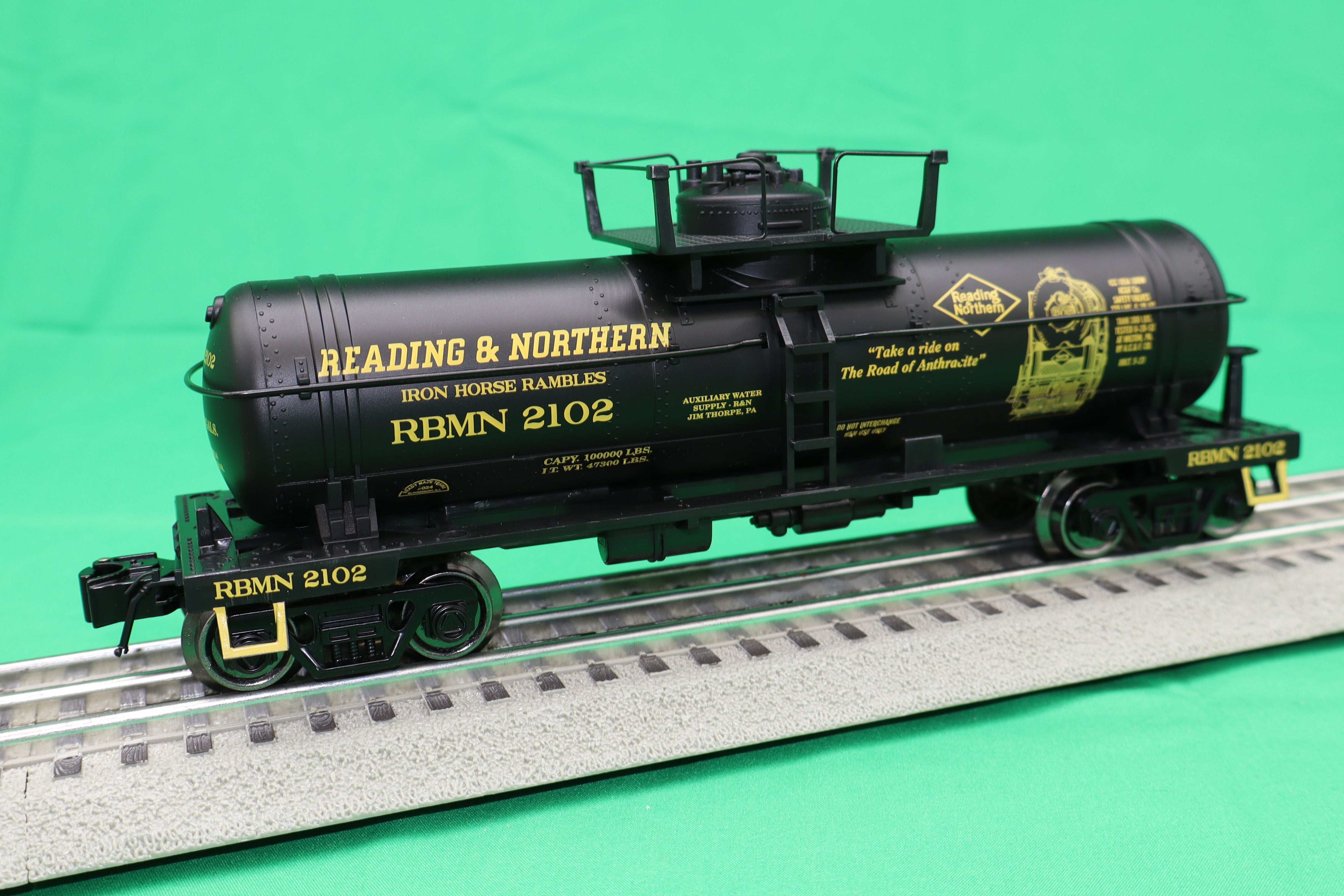 Ready Made Trains RMT-96812-2 - 8000 Gallon Single Dome Tank "Reading & Northern" #2102 (Black)