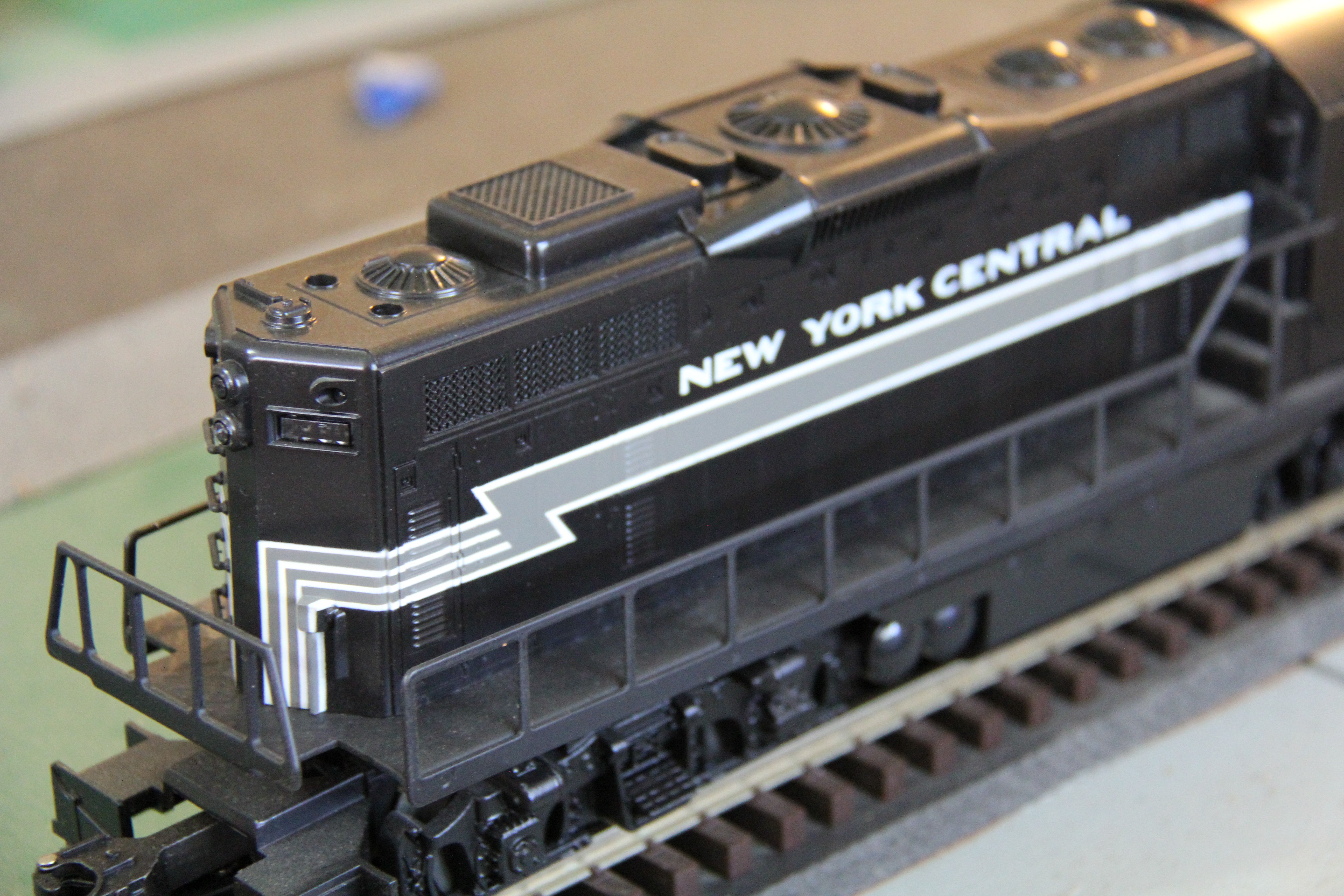 Lionel 6-18563 2380 NYC GP-9 Locomotive-Second hand-M4428