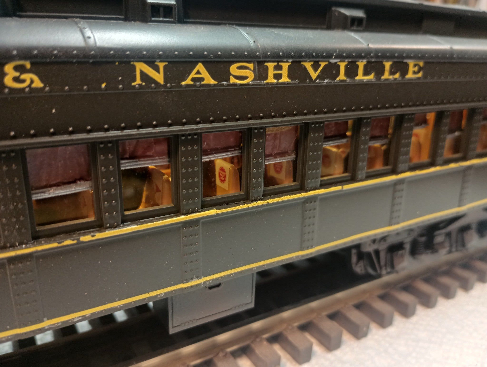 Atlas O 3007035-40LN - 70' Madison Heavyweight Passenger Car Set "Louisville & Nashville" (6-Car) - Custom Run for MrMuffin'sTrains