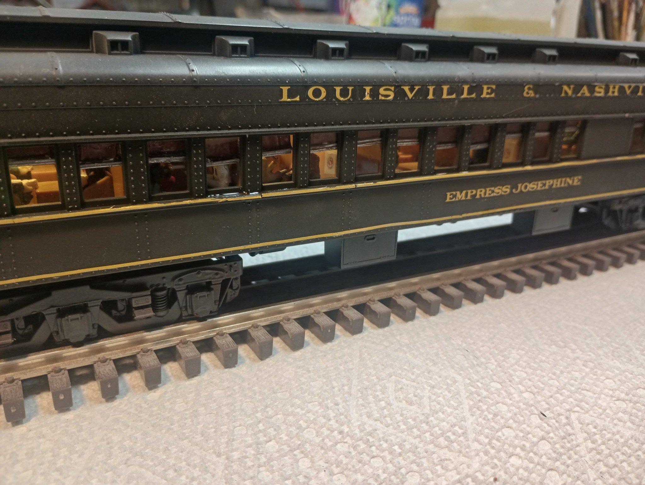 Atlas O 3007035-40LN - 70' Madison Heavyweight Passenger Car Set "Louisville & Nashville" (6-Car) - Custom Run for MrMuffin'sTrains