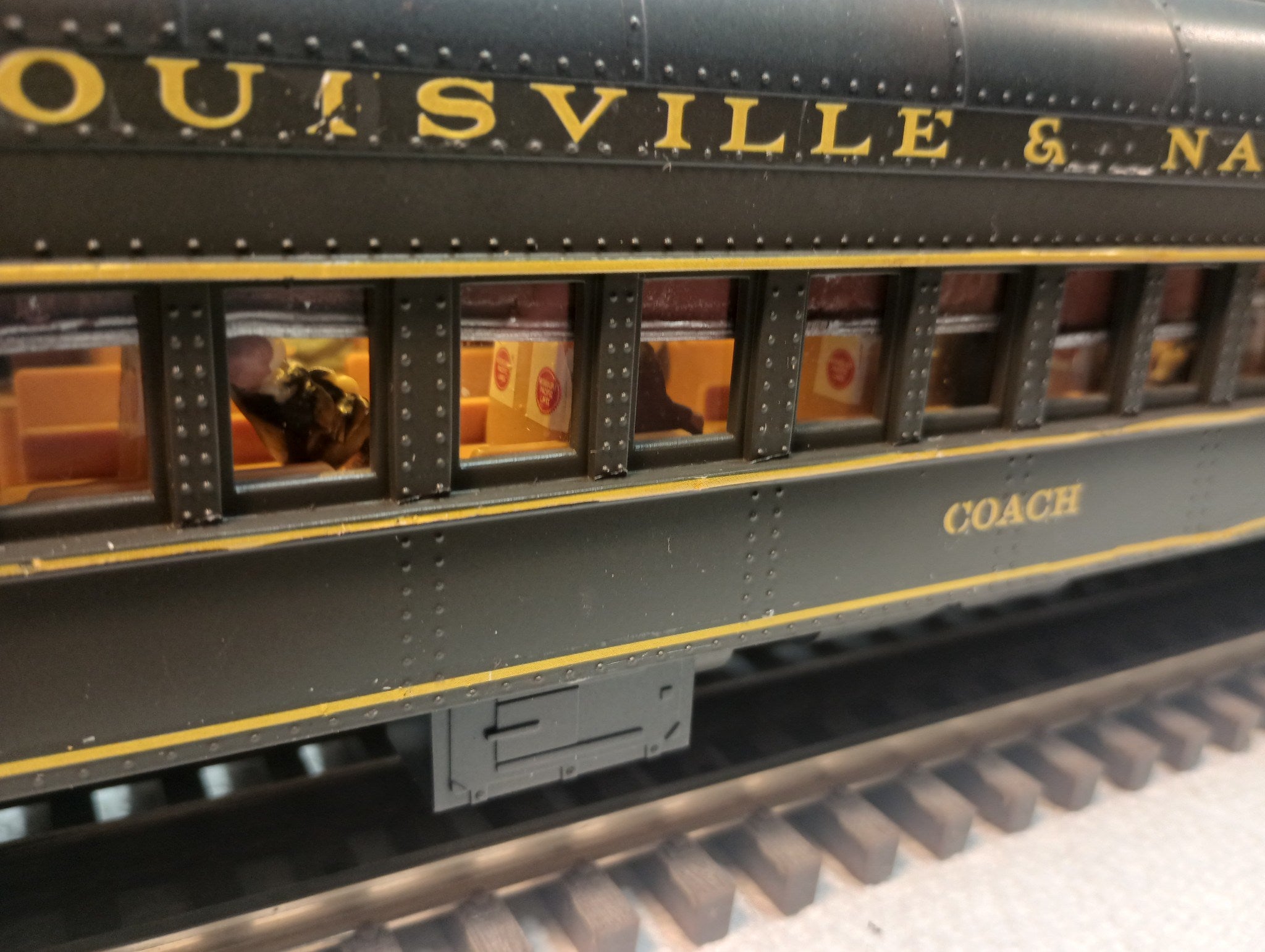 Atlas O 3007035-40LN - 70' Madison Heavyweight Passenger Car Set "Louisville & Nashville" (6-Car) - Custom Run for MrMuffin'sTrains