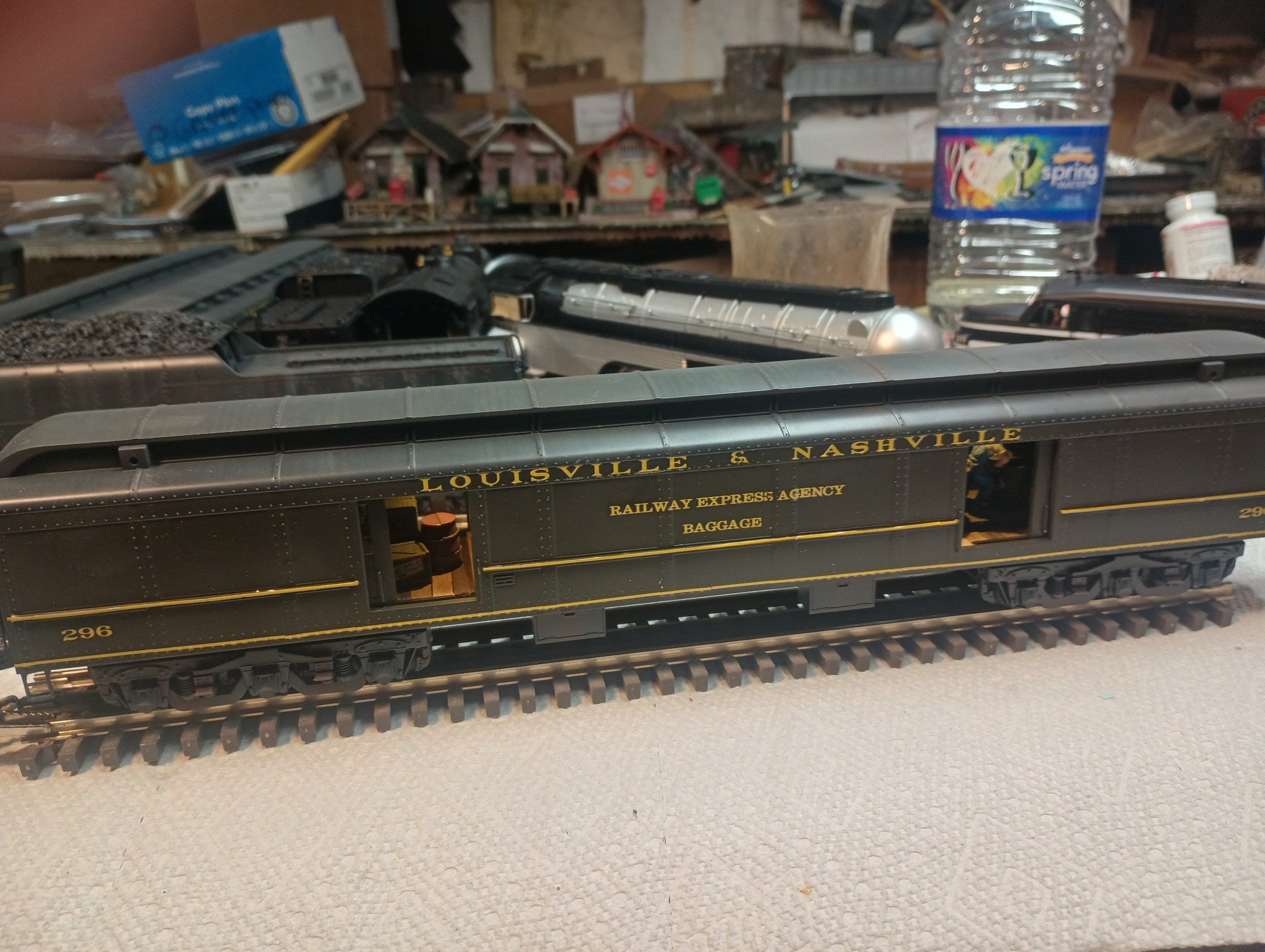 Atlas O 3007035-40LN - 70' Madison Heavyweight Passenger Car Set "Louisville & Nashville" (6-Car) - Custom Run for MrMuffin'sTrains