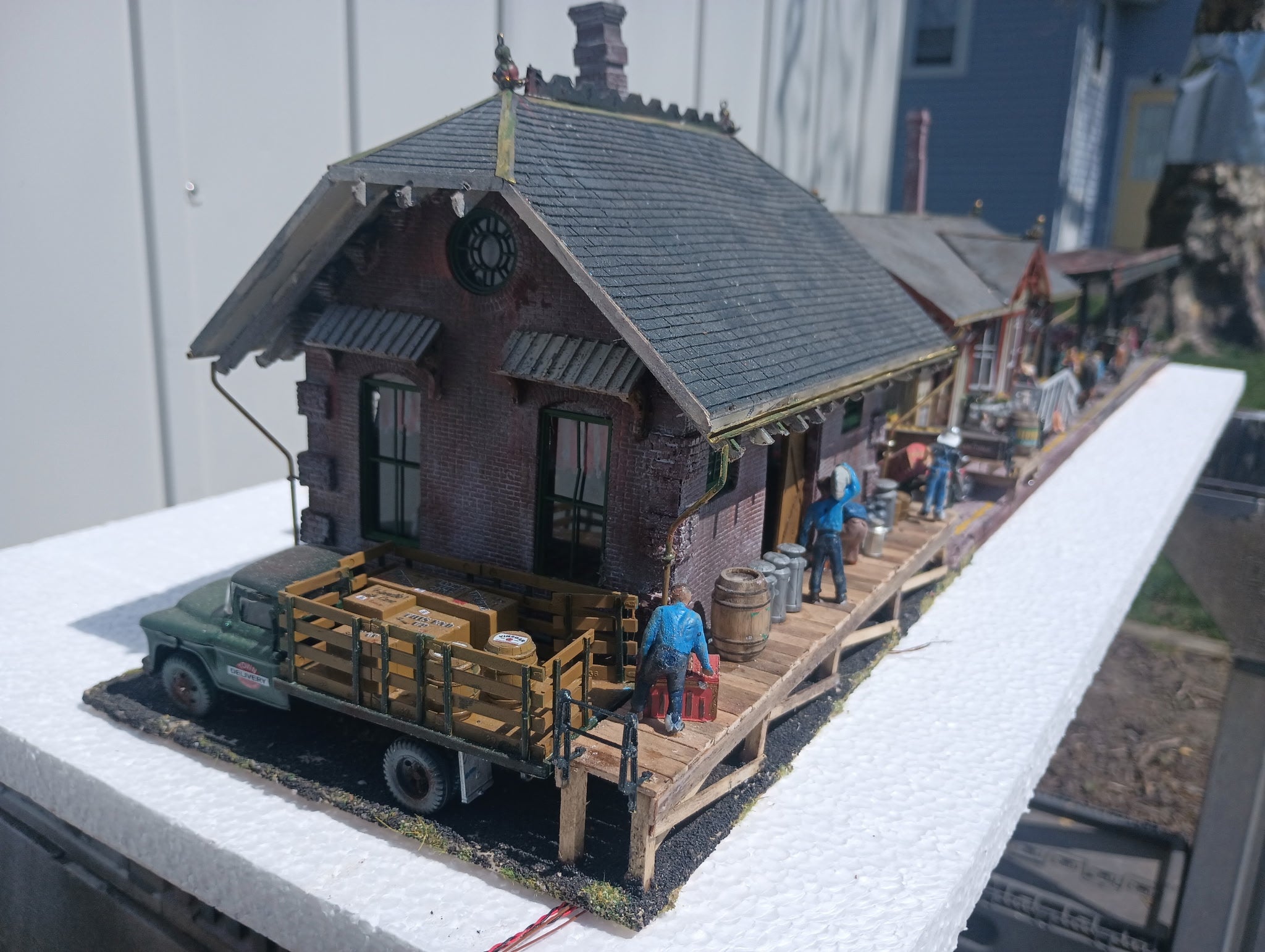 Harry Hieke Custom - Small Town Passenger Station Complex - 44" long