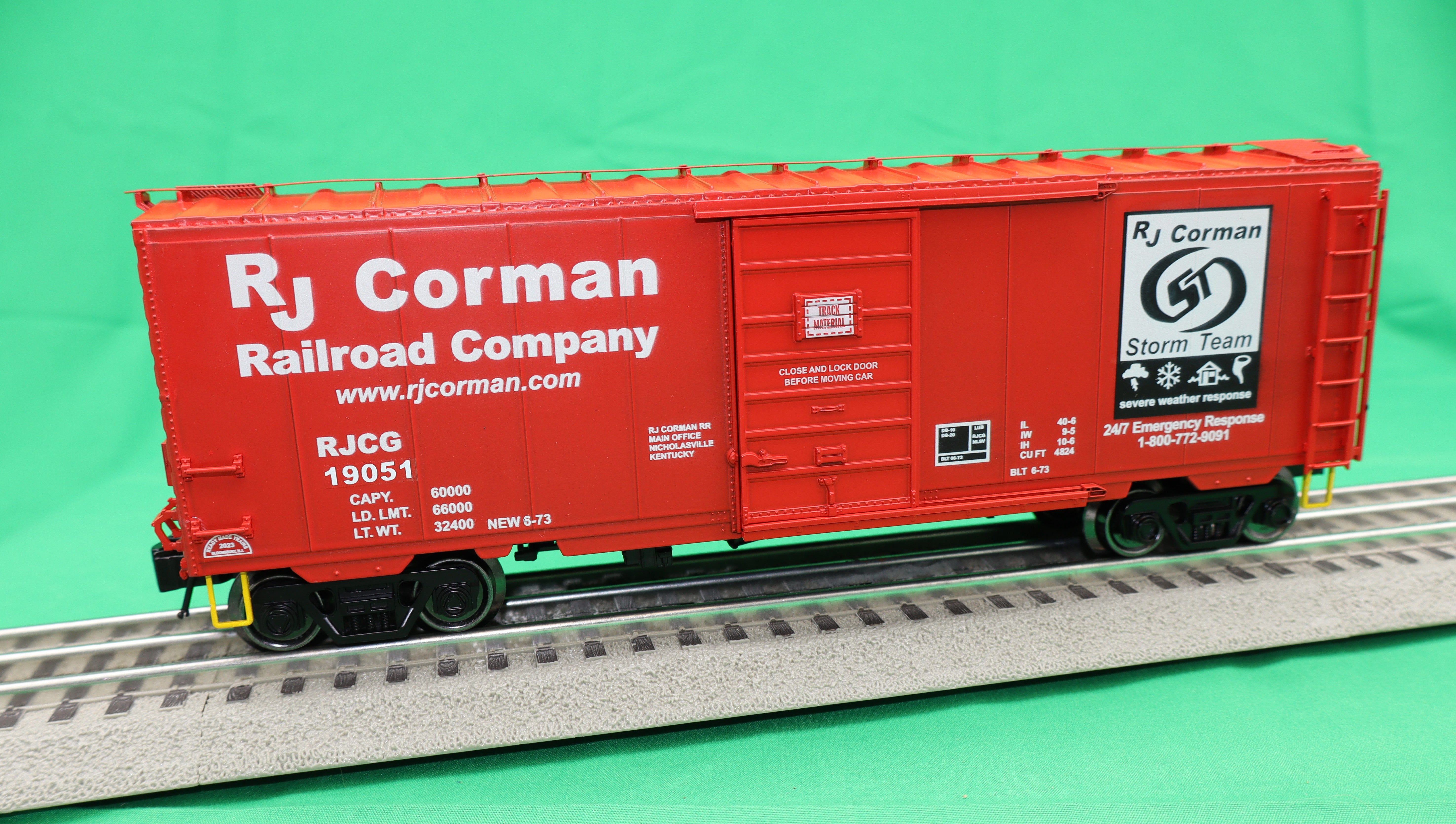 Ready Made Trains RMT-96499-21 - 40" PS-1 Box Car "RJ Corman"