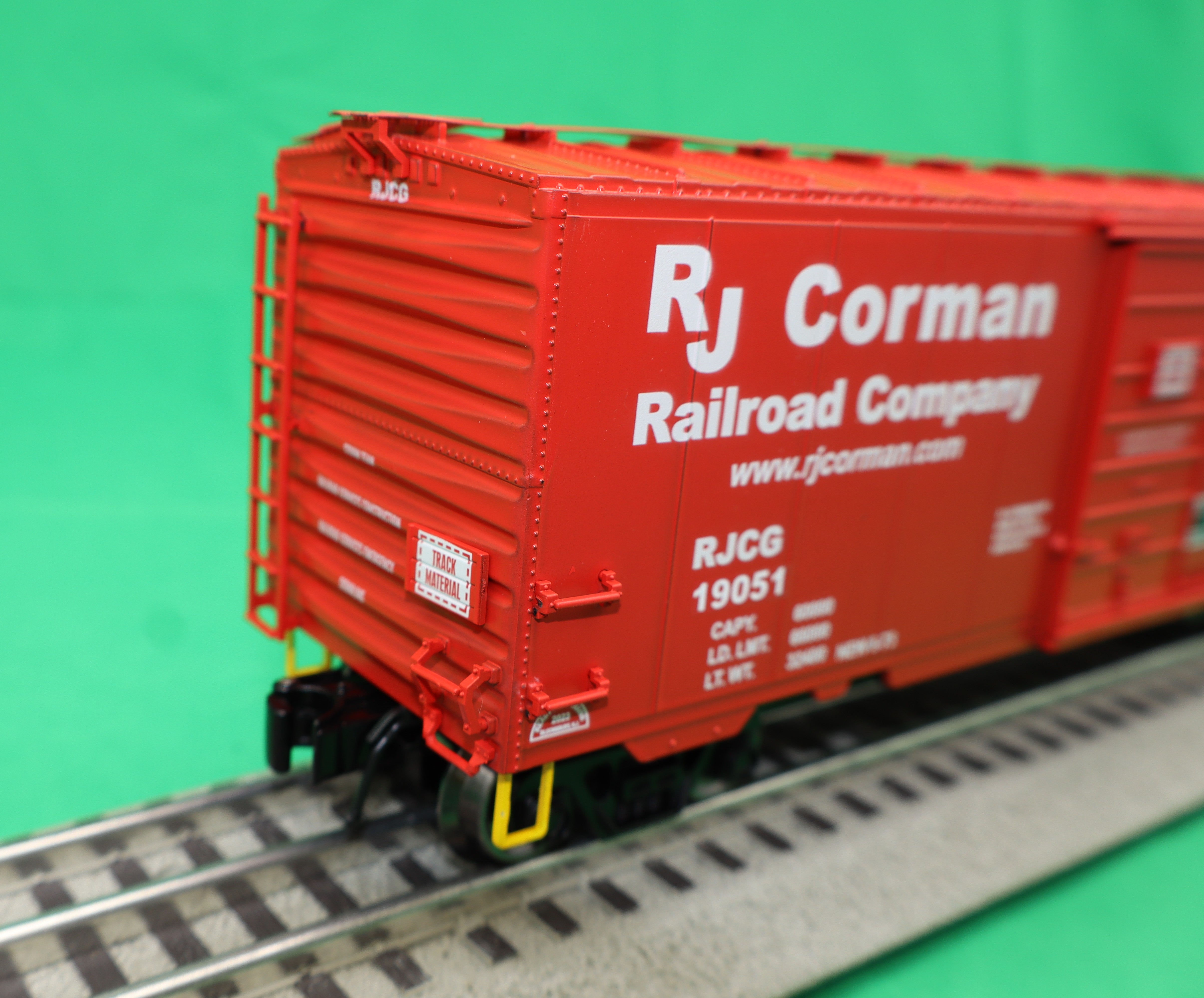 Ready Made Trains RMT-96499-21 - 40" PS-1 Box Car "RJ Corman"