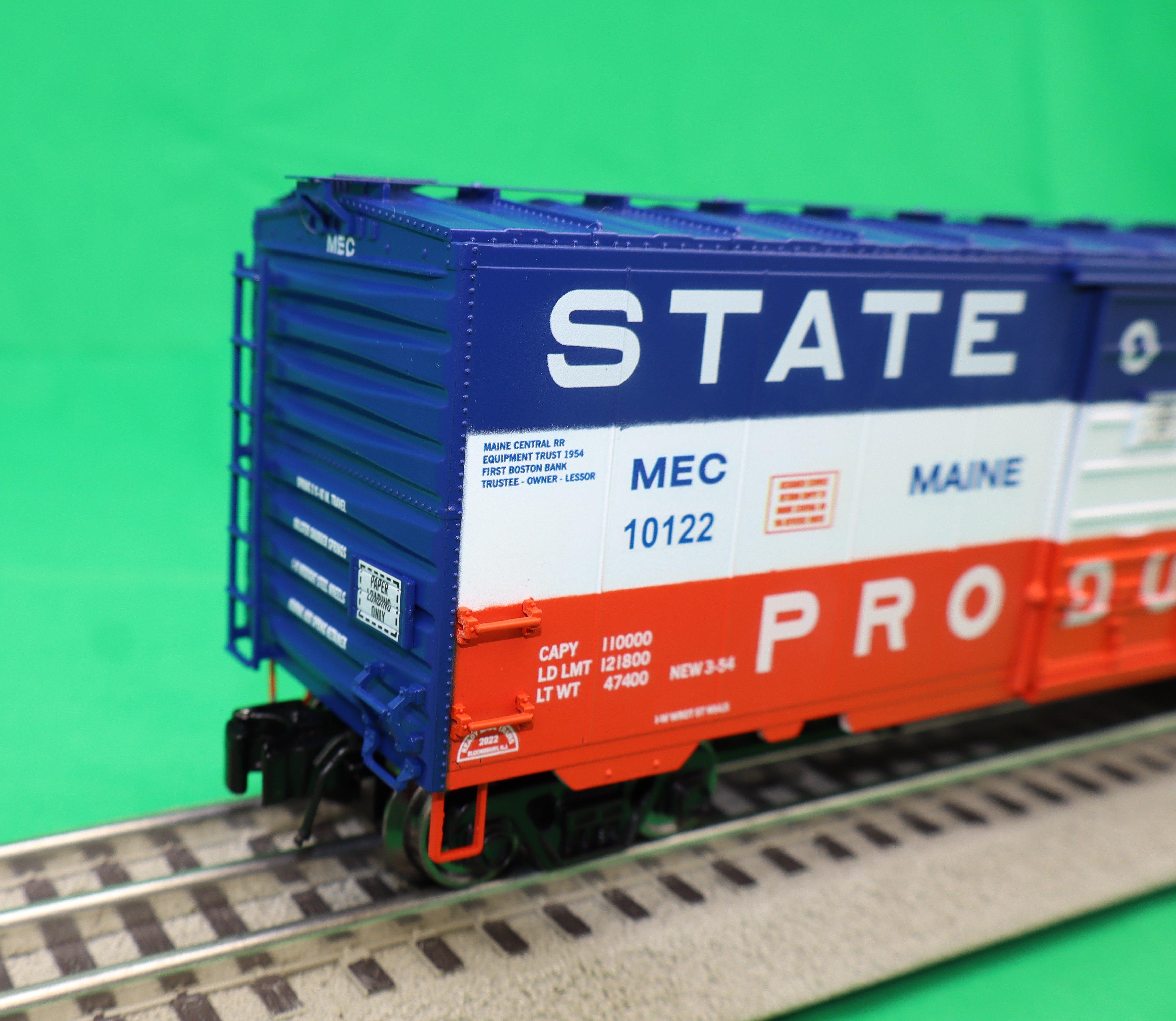 Ready Made Trains RMT-96452 - 40" PS-1 Box Car "Maine Central" (State of Maine)