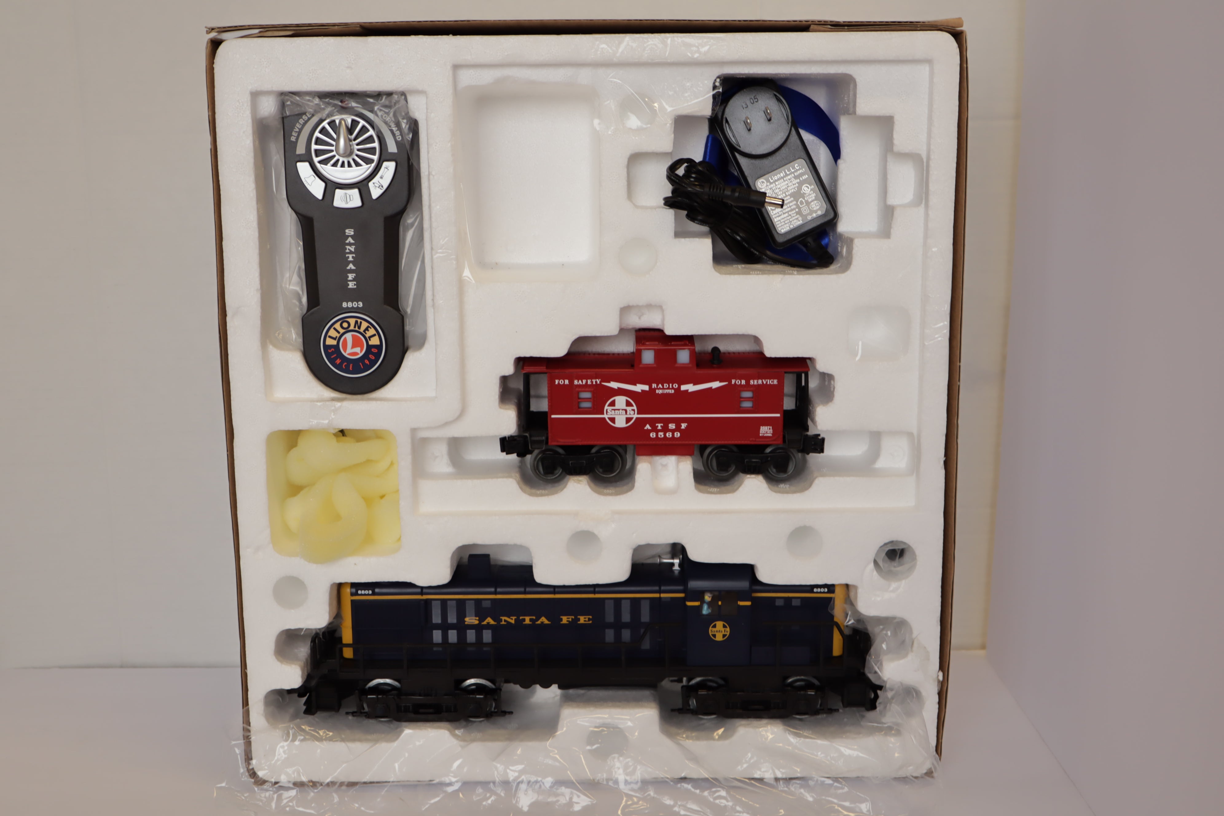 Lionel 6-30207 Santa Fe Scout Remote Freight Set-Second hand-M7675
