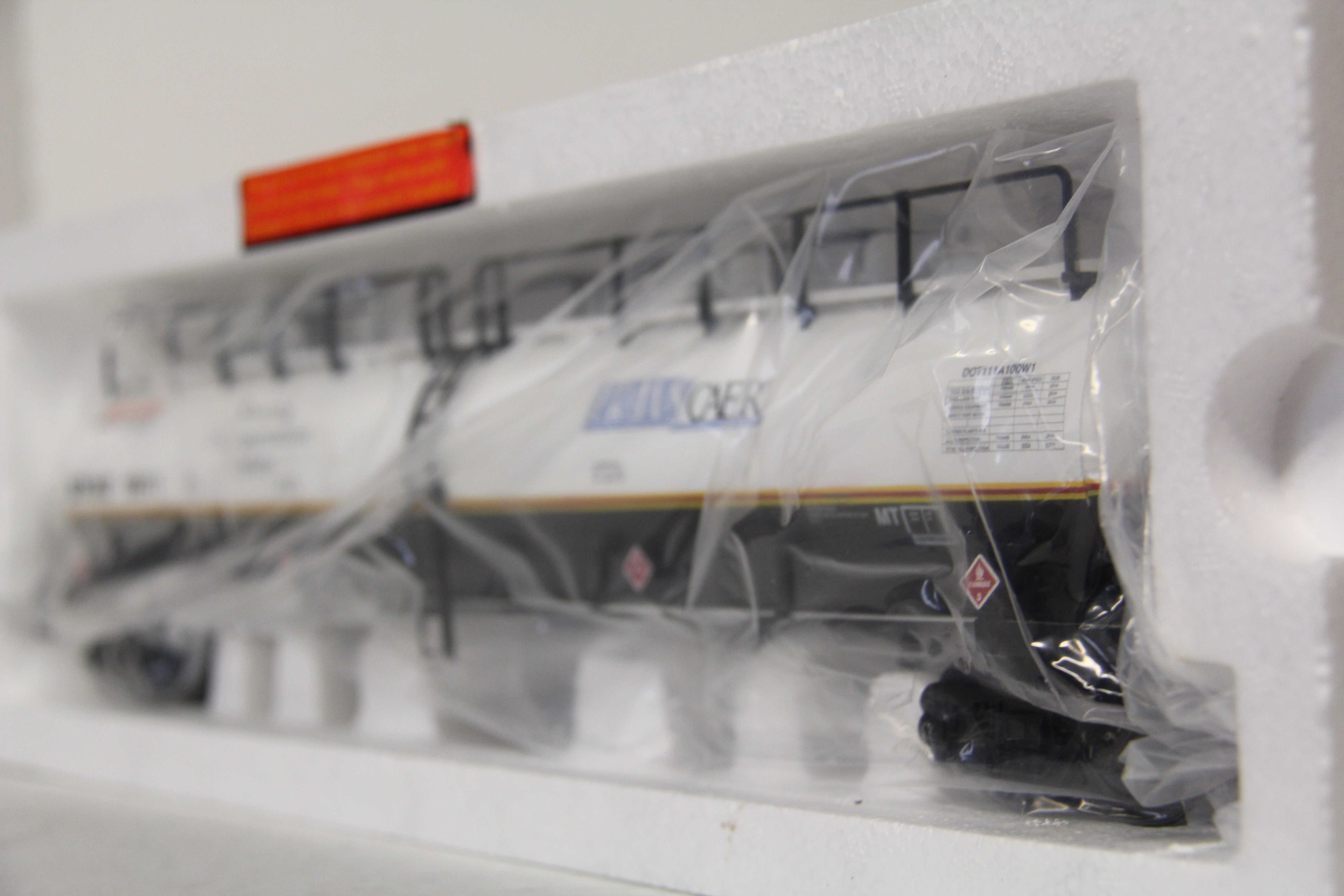 MTH 20-96729 BNSF #99911 - 20K Gallon 4-Compartment Tank-Second hand-M6387