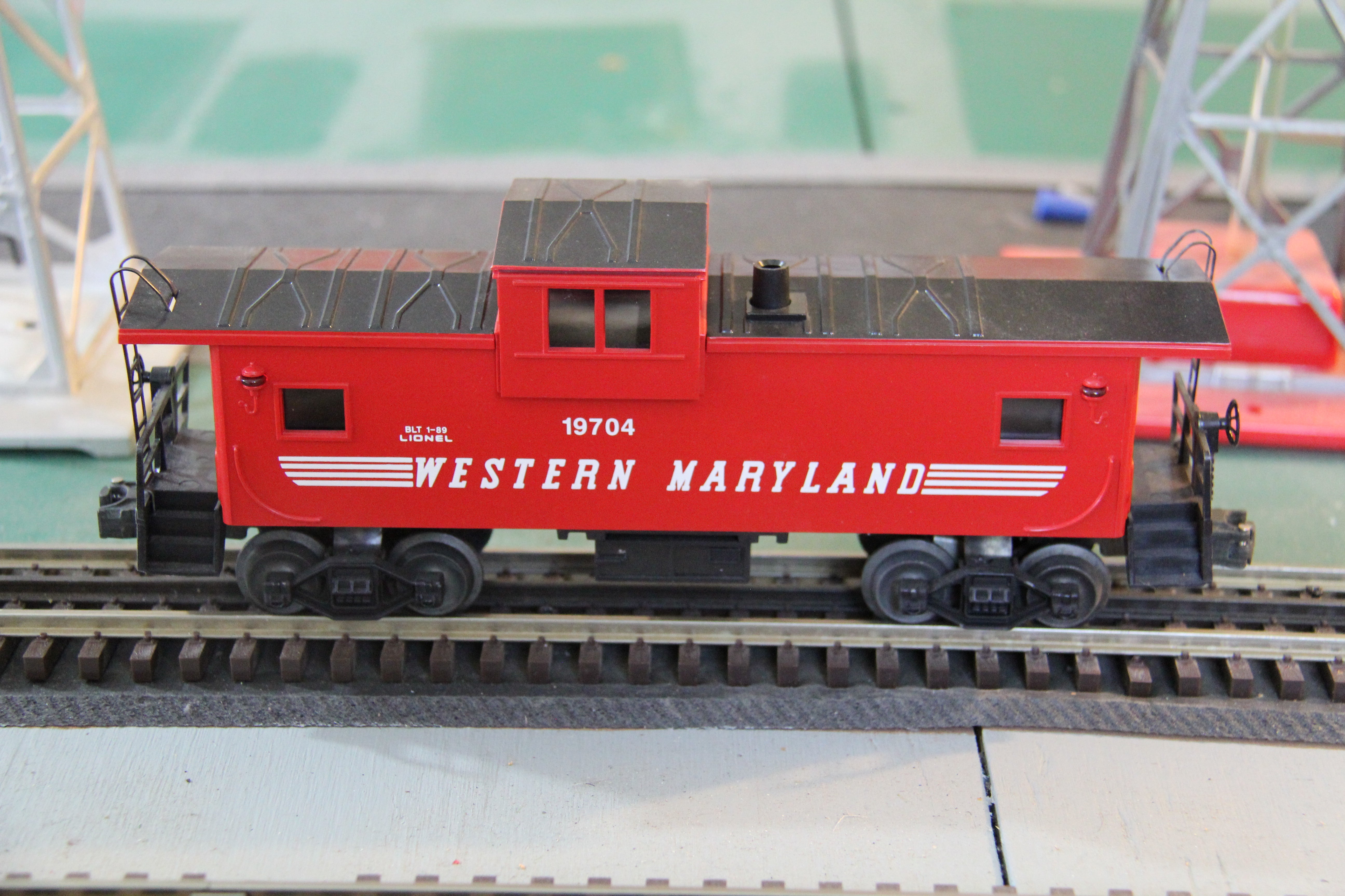 Lionel 6-19704 Western Maryland Extended Vision Caboose w/ Smoke-Second hand-M4317