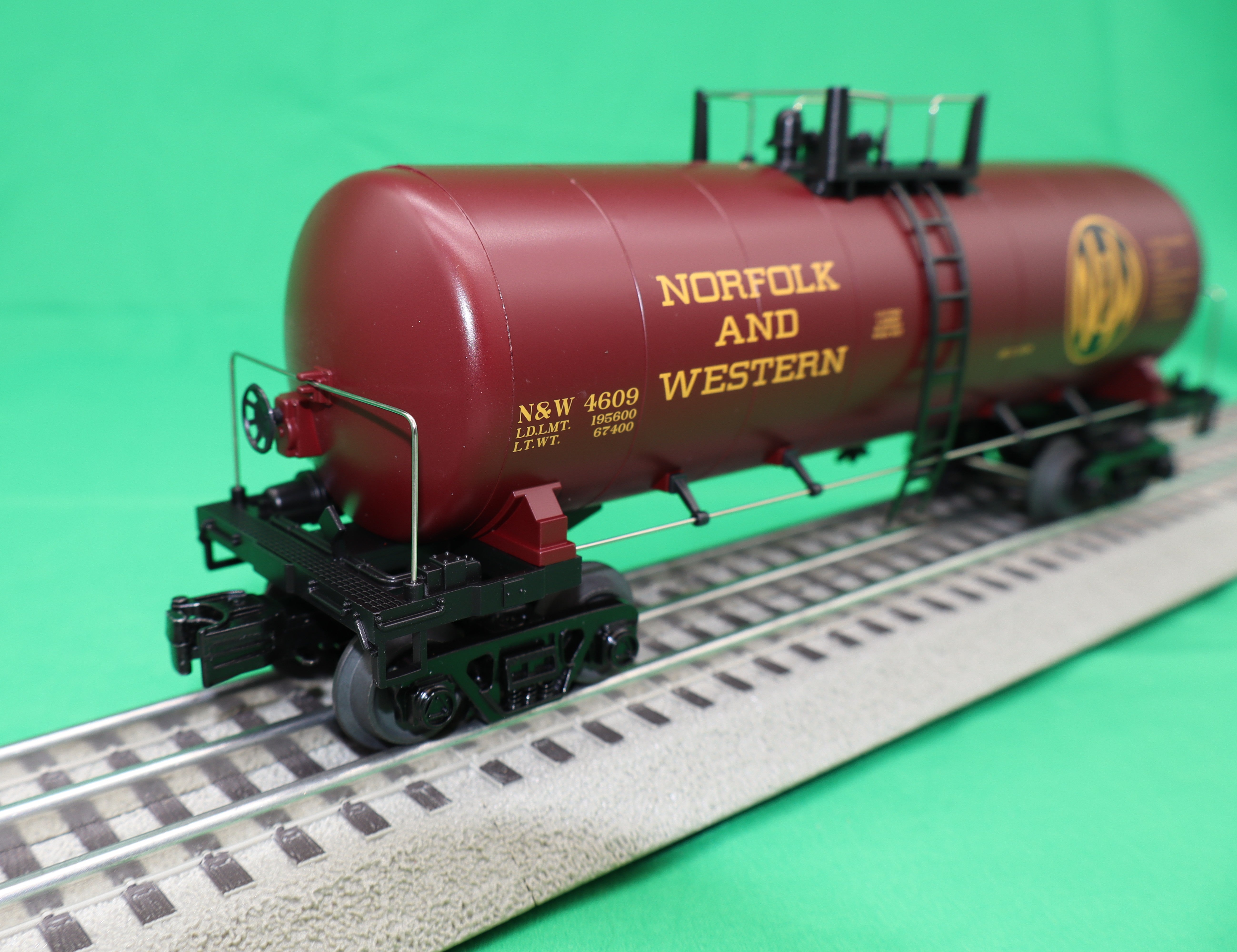 MTH 30-73636 - Modern Tank Car "Norfolk & Western" #4609
