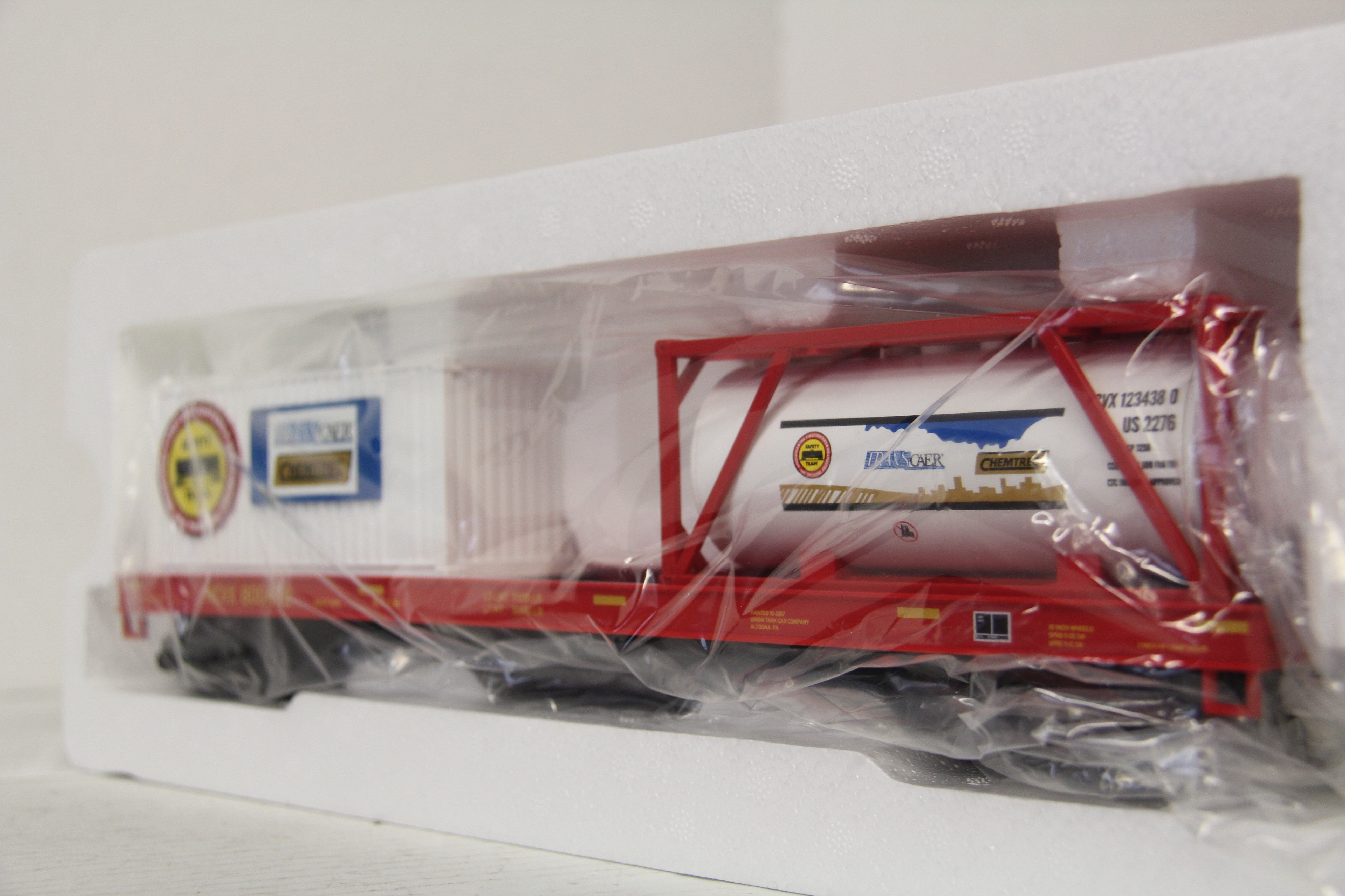 MTH 20-95222 Safety Train Flat Car w/ Tank Container & 20' Container-Second hand-M6392
