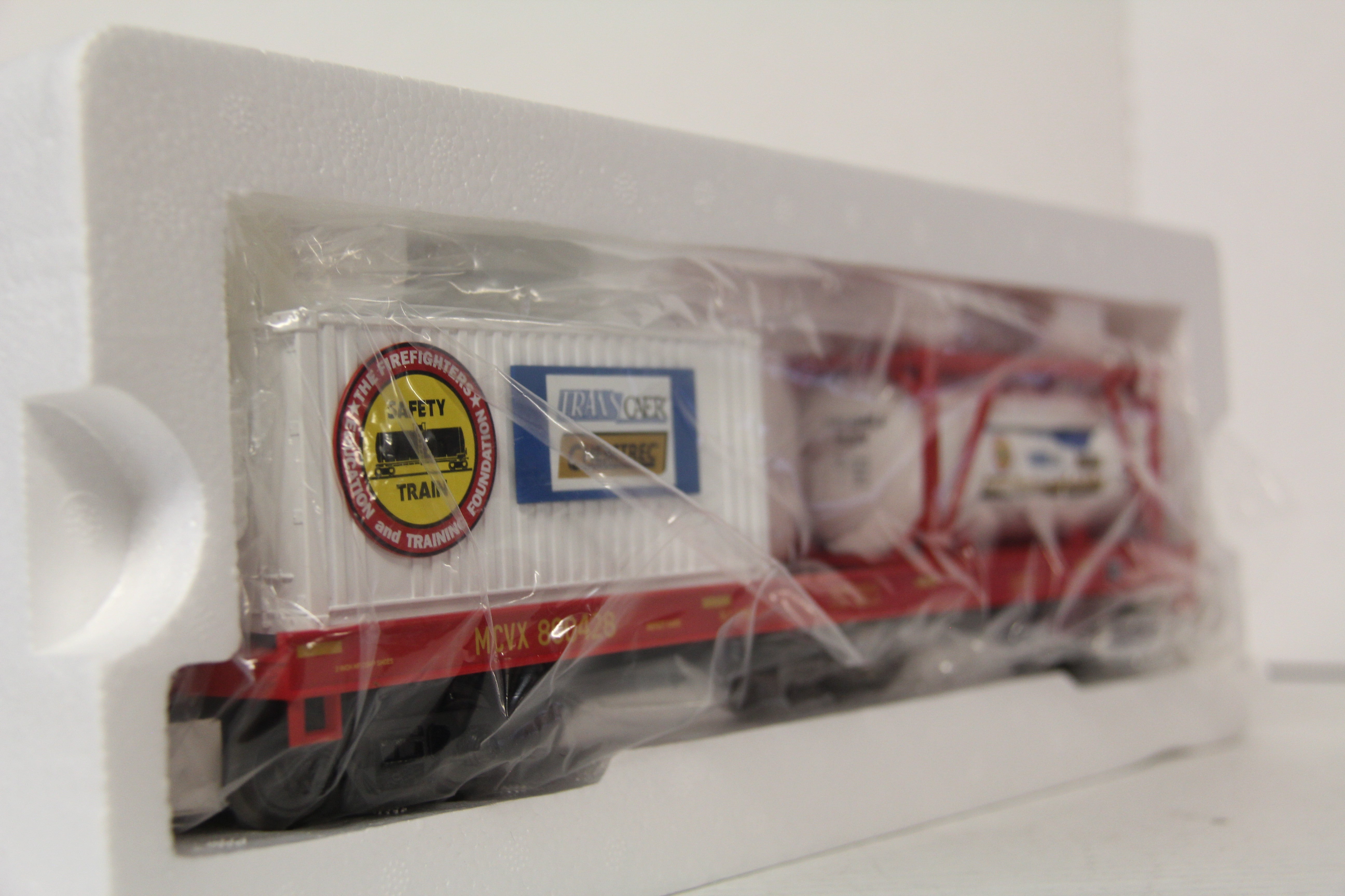 MTH 20-95222 Safety Train Flat Car w/ Tank Container & 20' Container-Second hand-M6392