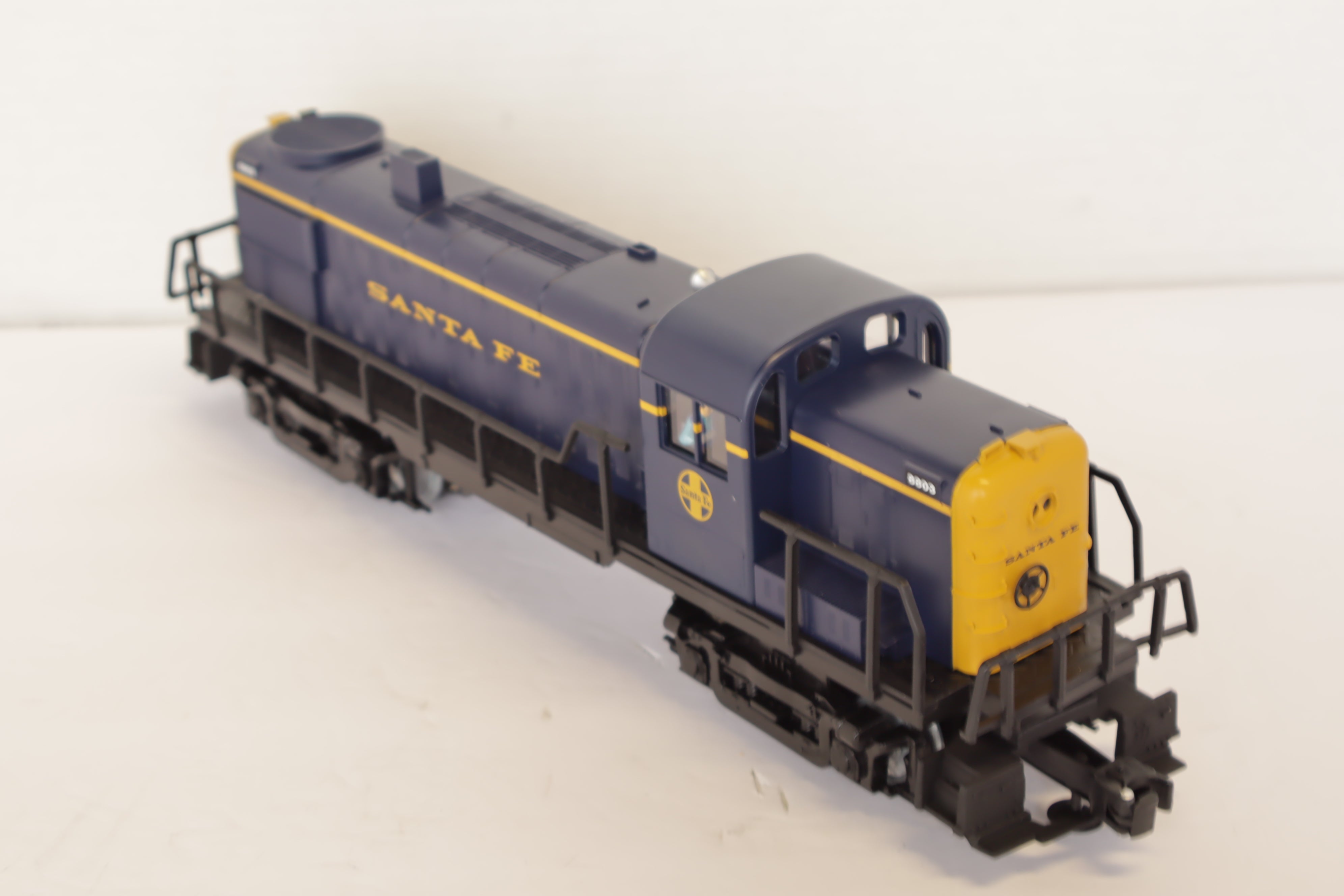 Lionel 6-30207 Santa Fe Scout Remote Freight Set-Second hand-M7675