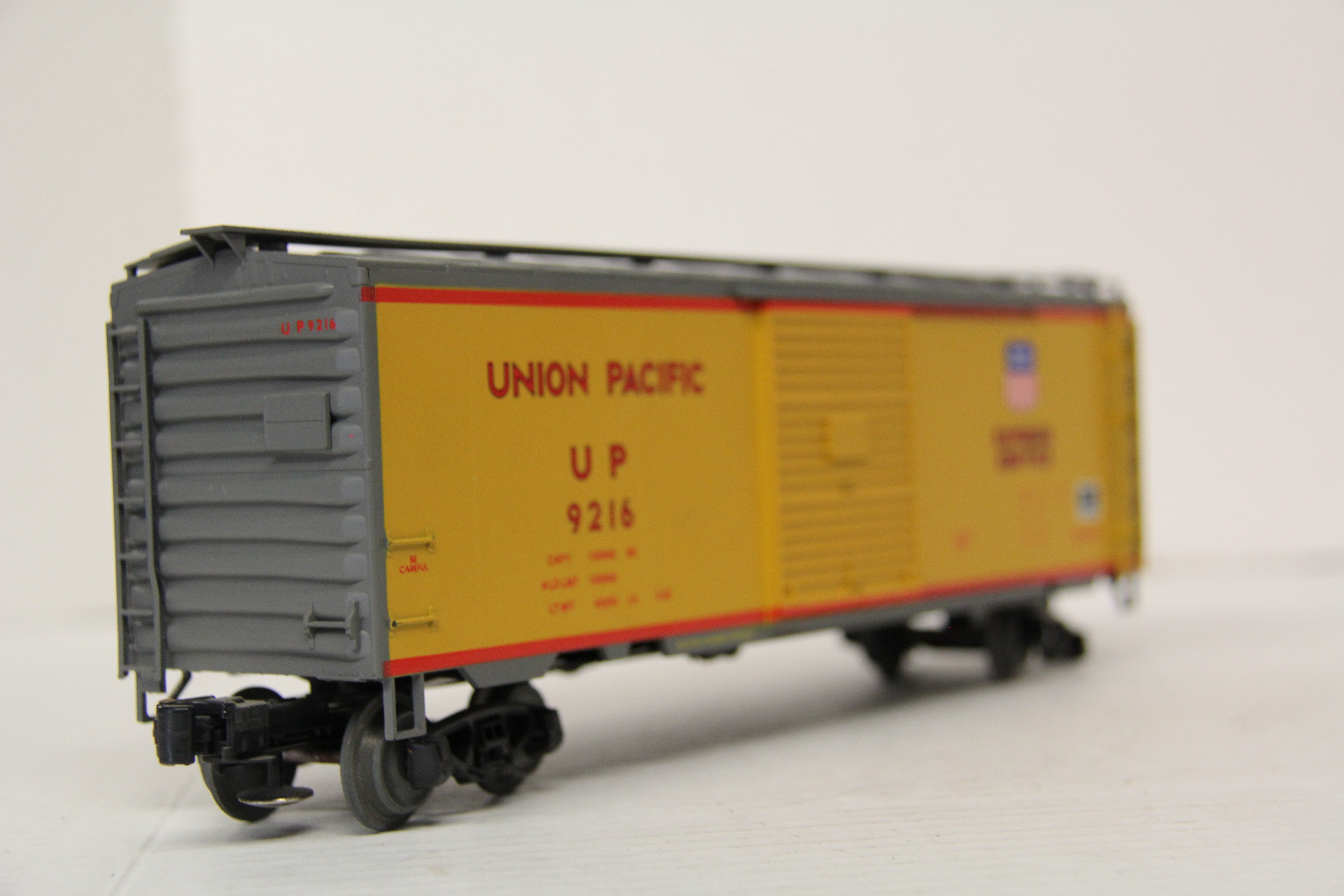 Weaver Union Pacific PS-1  40' Express Service Box Car #9216-Second hand-M6314