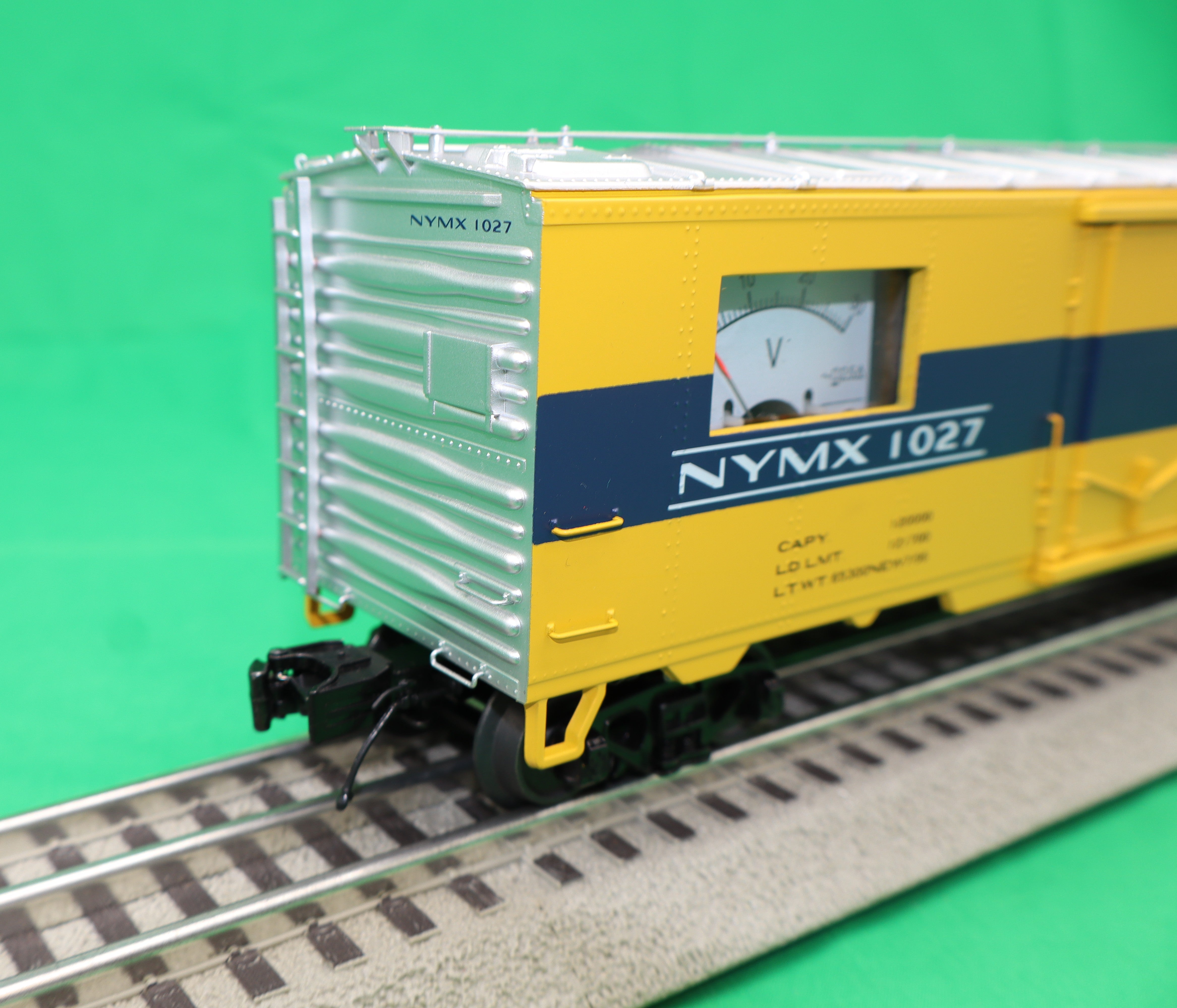 MTH 20-94747 - 40’ Steel Sided Reefer Power Meter Car "New York Central"