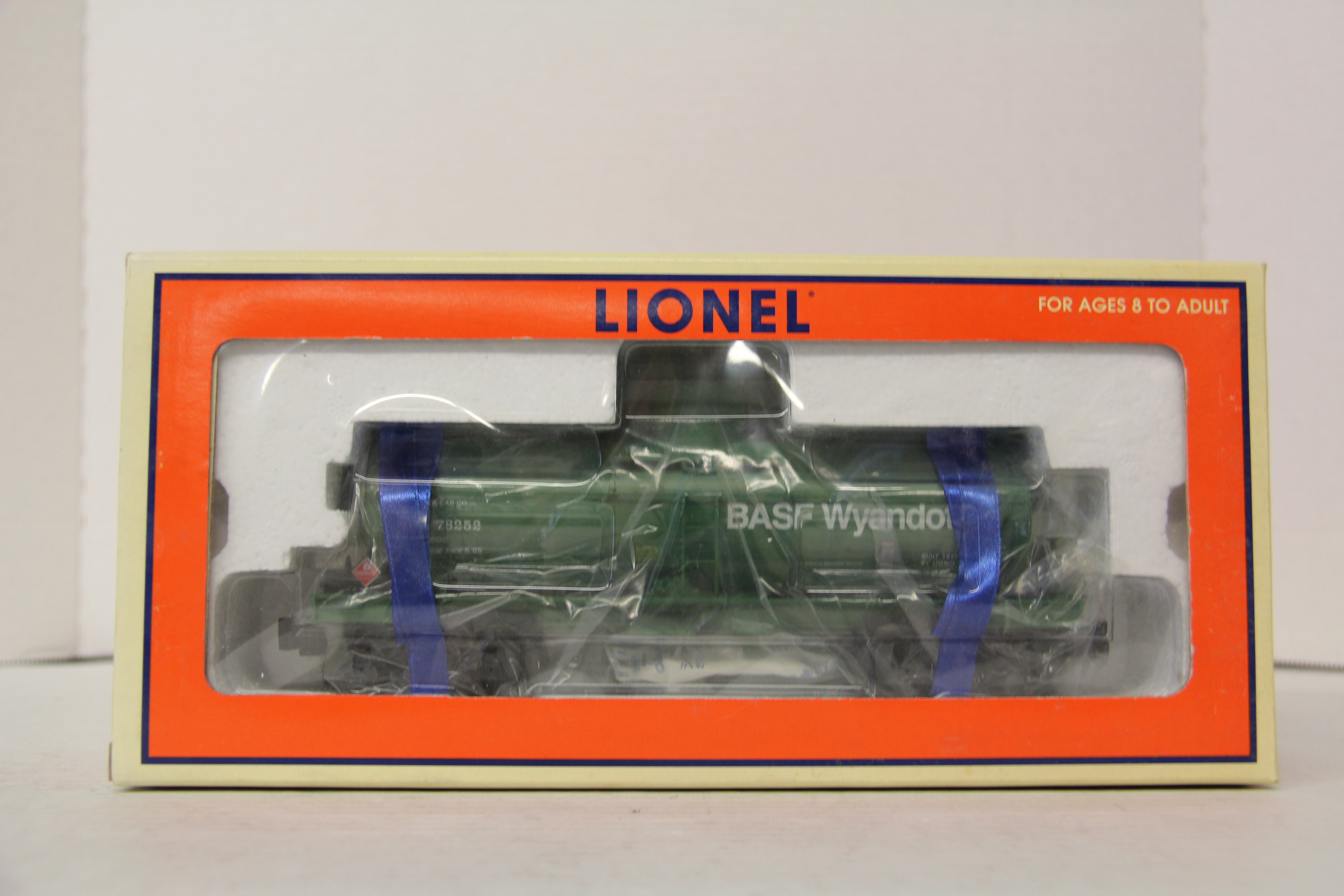 Lionel 6-19614- BASF 8,000 Gallon Tankcar-Second hand-M6396