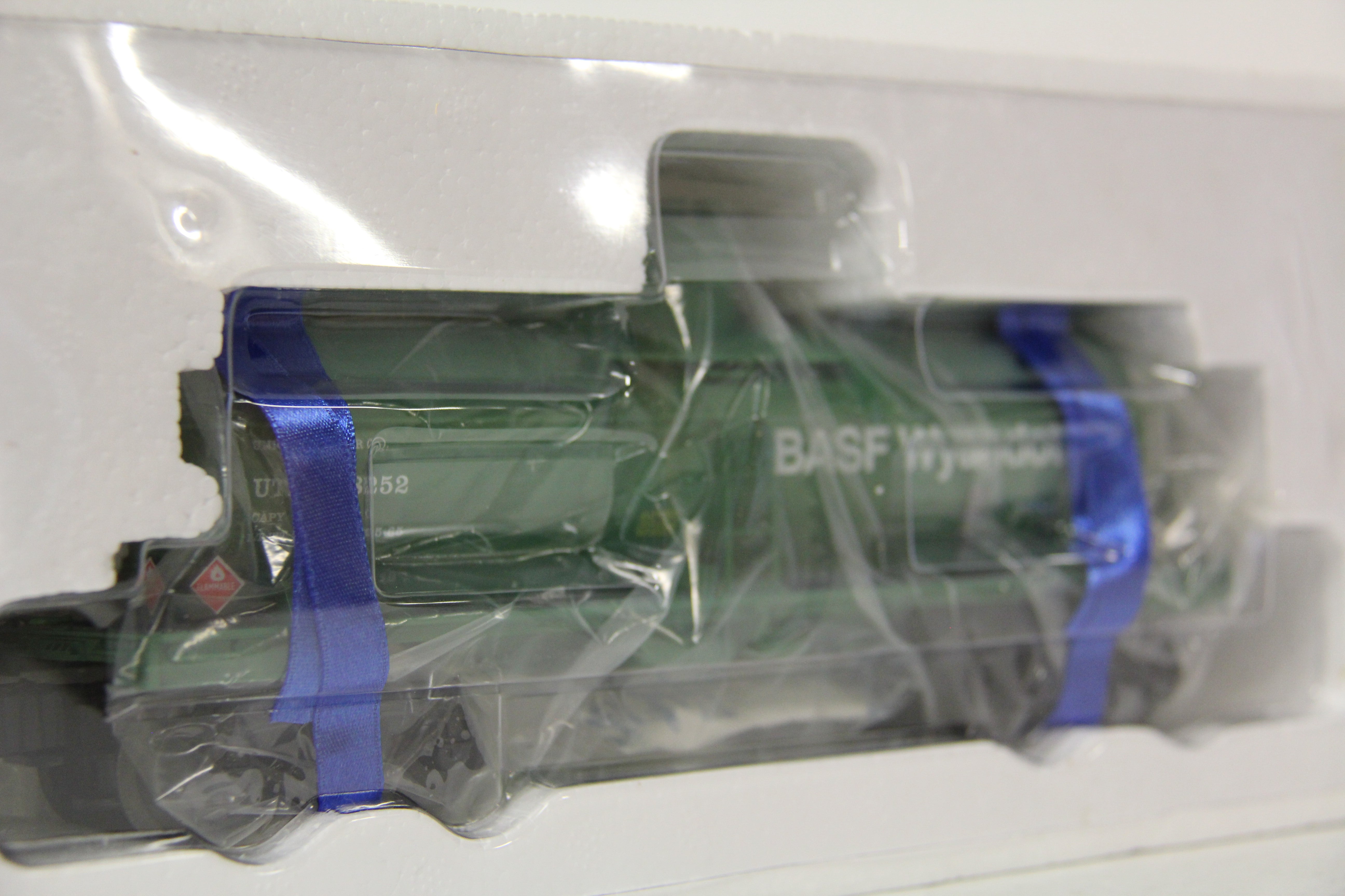 Lionel 6-19614- BASF 8,000 Gallon Tankcar-Second hand-M6396