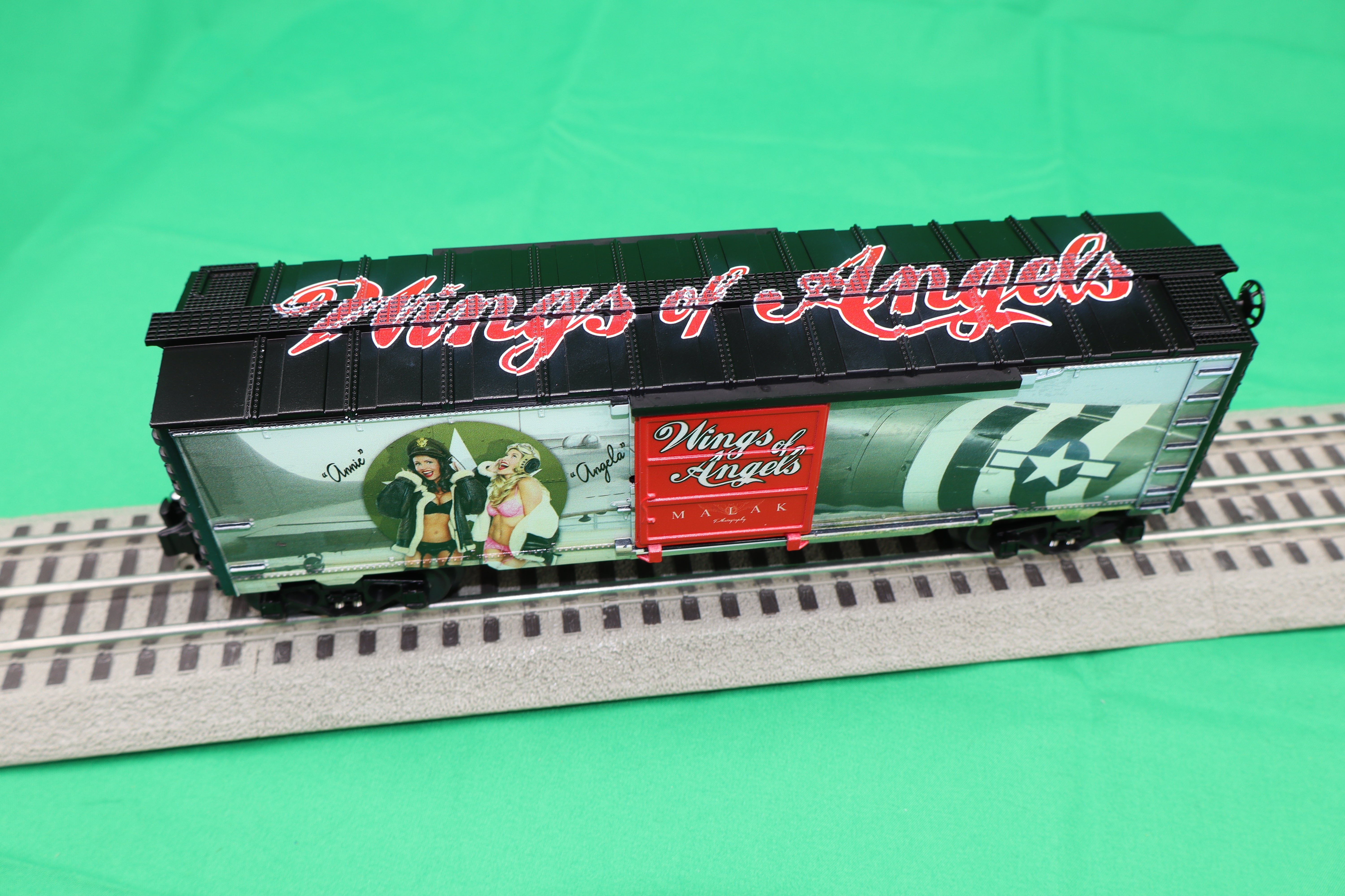 Lionel 2538190 - U.S. Army Boxcar "Wings of Angels - High Altitude Hotties"