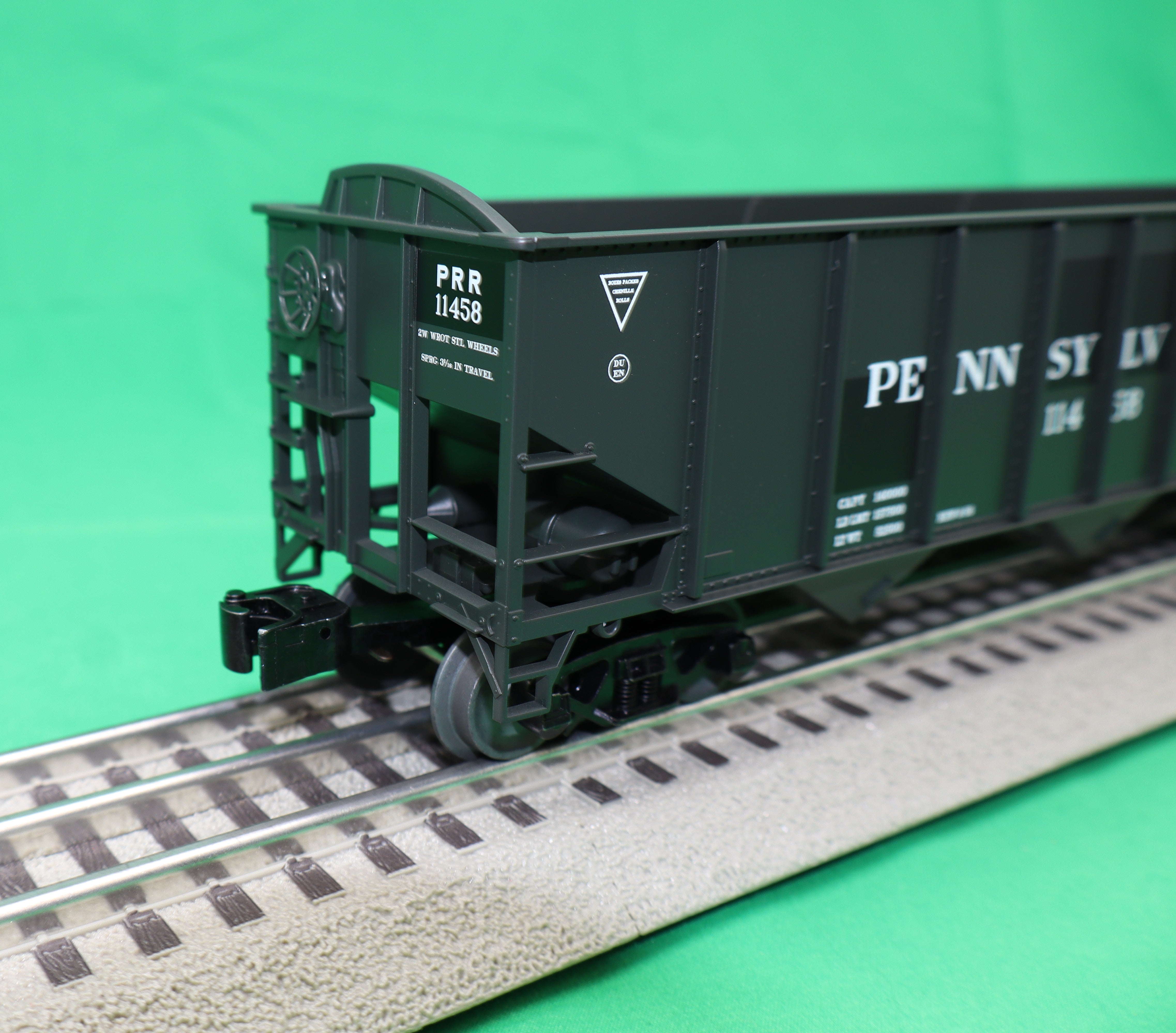Lionel 2542249 - 3-Bay Hopper w/Peaked Ends "Pennsylvania" #11458