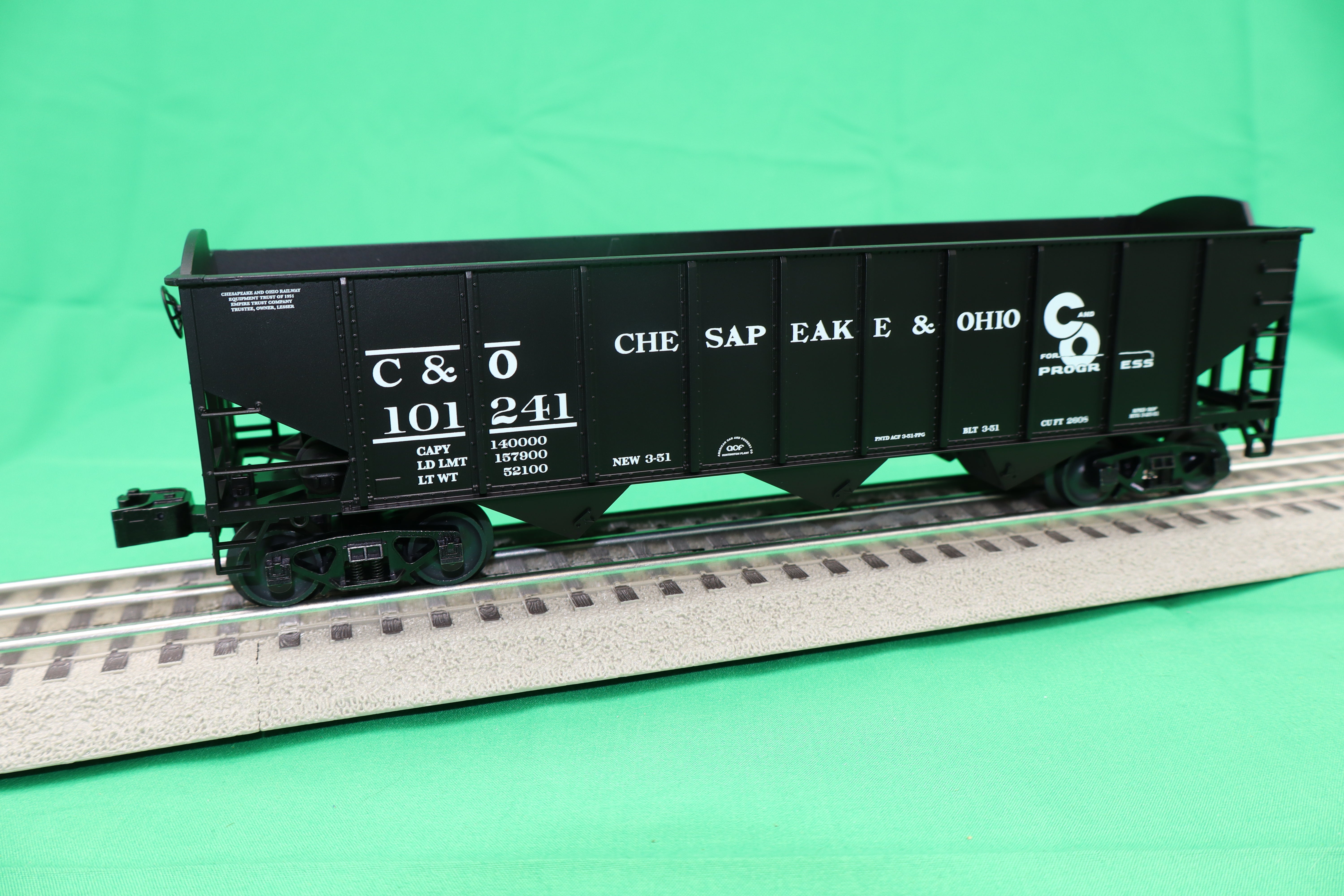 Lionel 2542219 - 3-Bay Hopper w/Peaked Ends "Chesapeake & Ohio" #101241