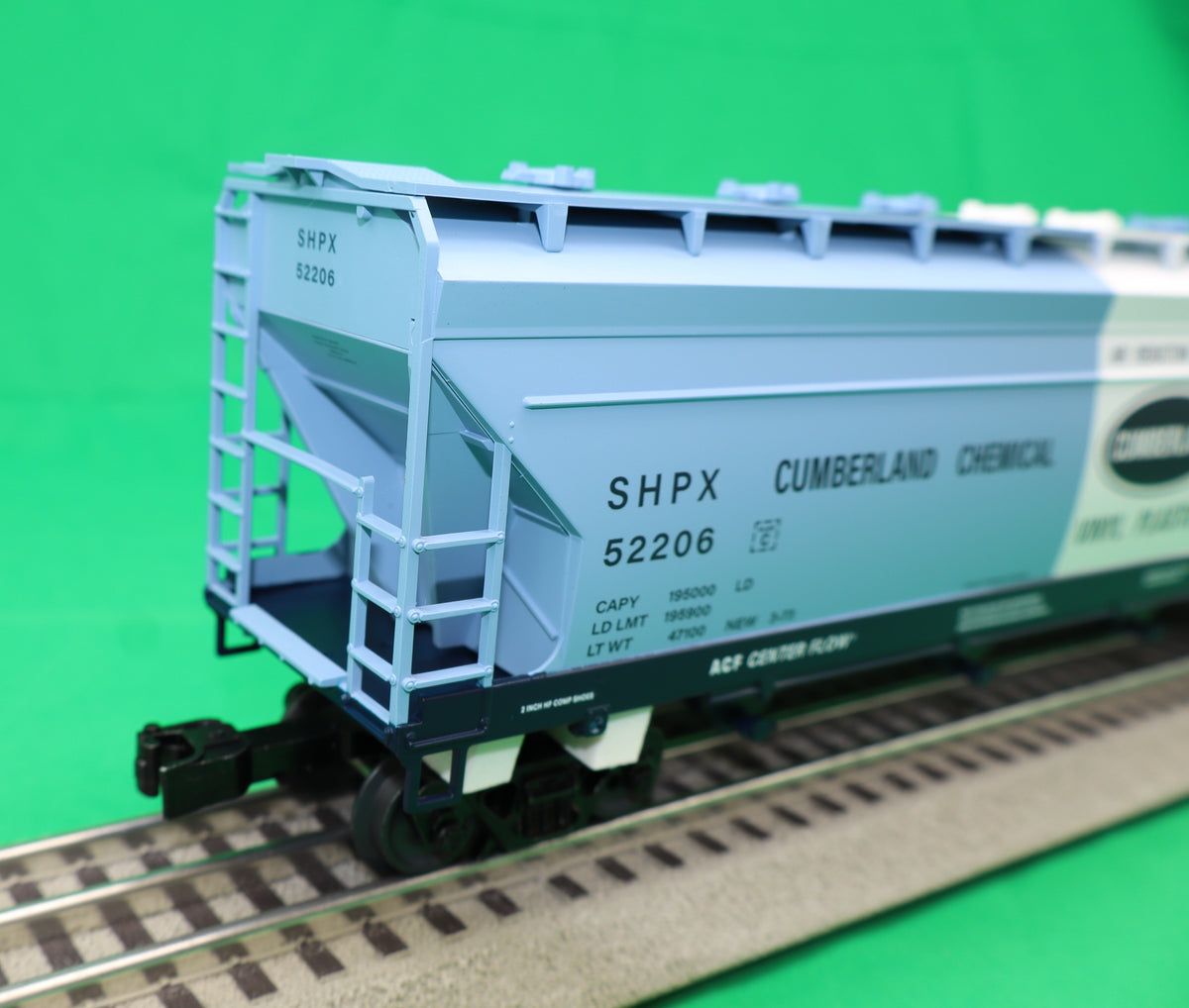 Lionel 2542181 - 4-Bay Centerflow Hopper Car "Cumberland Chemical" #52206 (ACF) - MrMuffin'sTrains