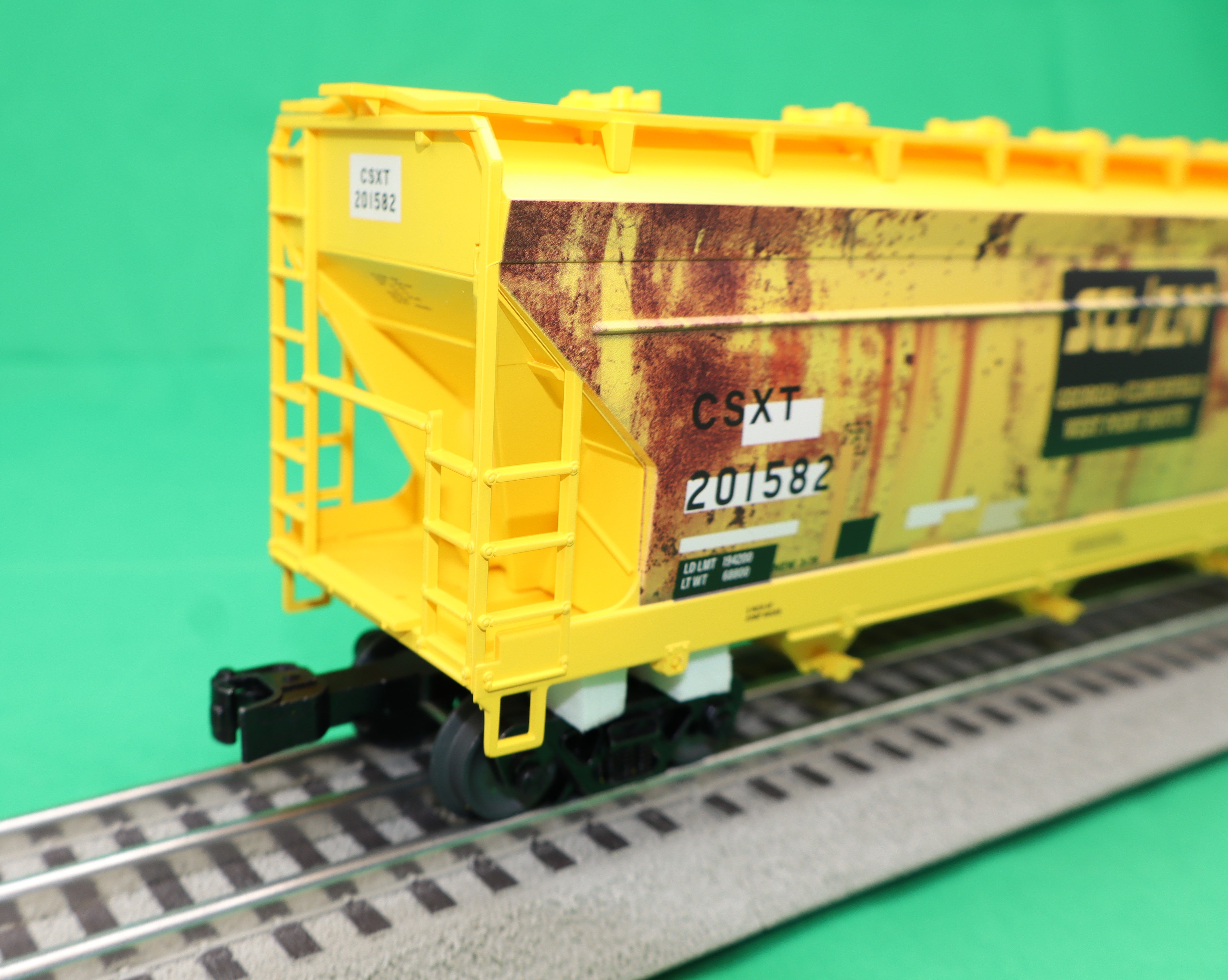 Lionel 2542162 - 4-Bay Centerflow Hopper Car "CSX" #201582 (ACF) Weathered