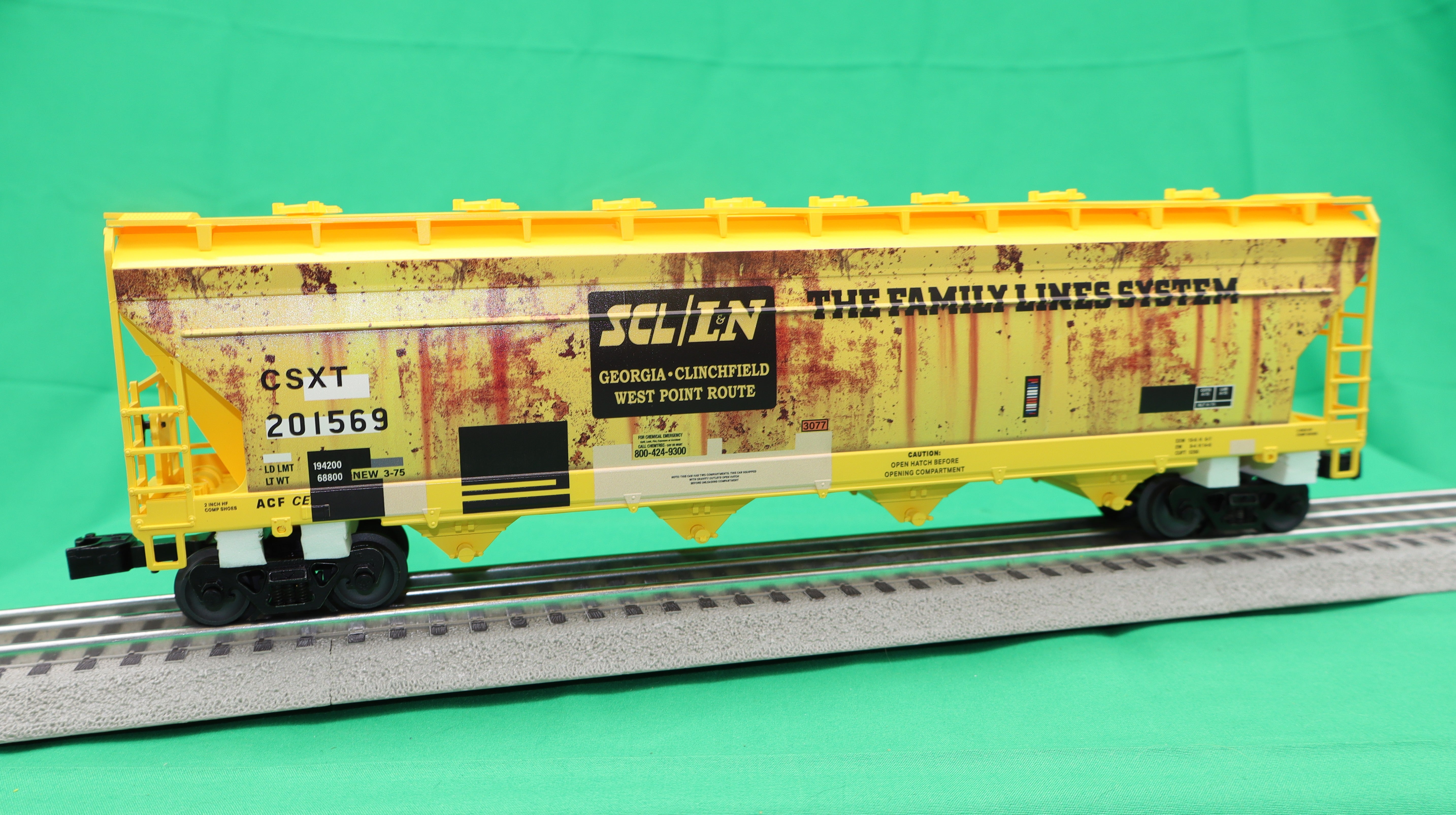 Lionel 2542161 - 4-Bay Centerflow Hopper Car "CSX" #201569 (ACF) Weathered