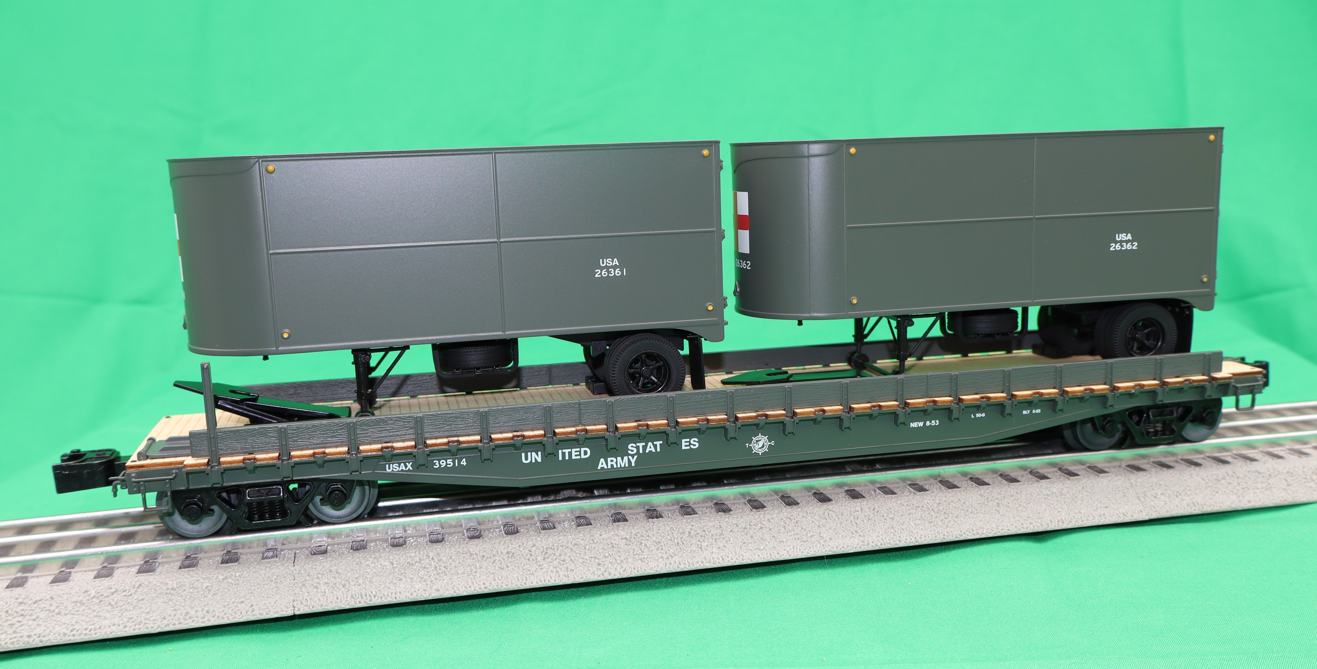 Lionel 2526360 - Flat Car "U.S. Army" w/ 2 Trailers #39514