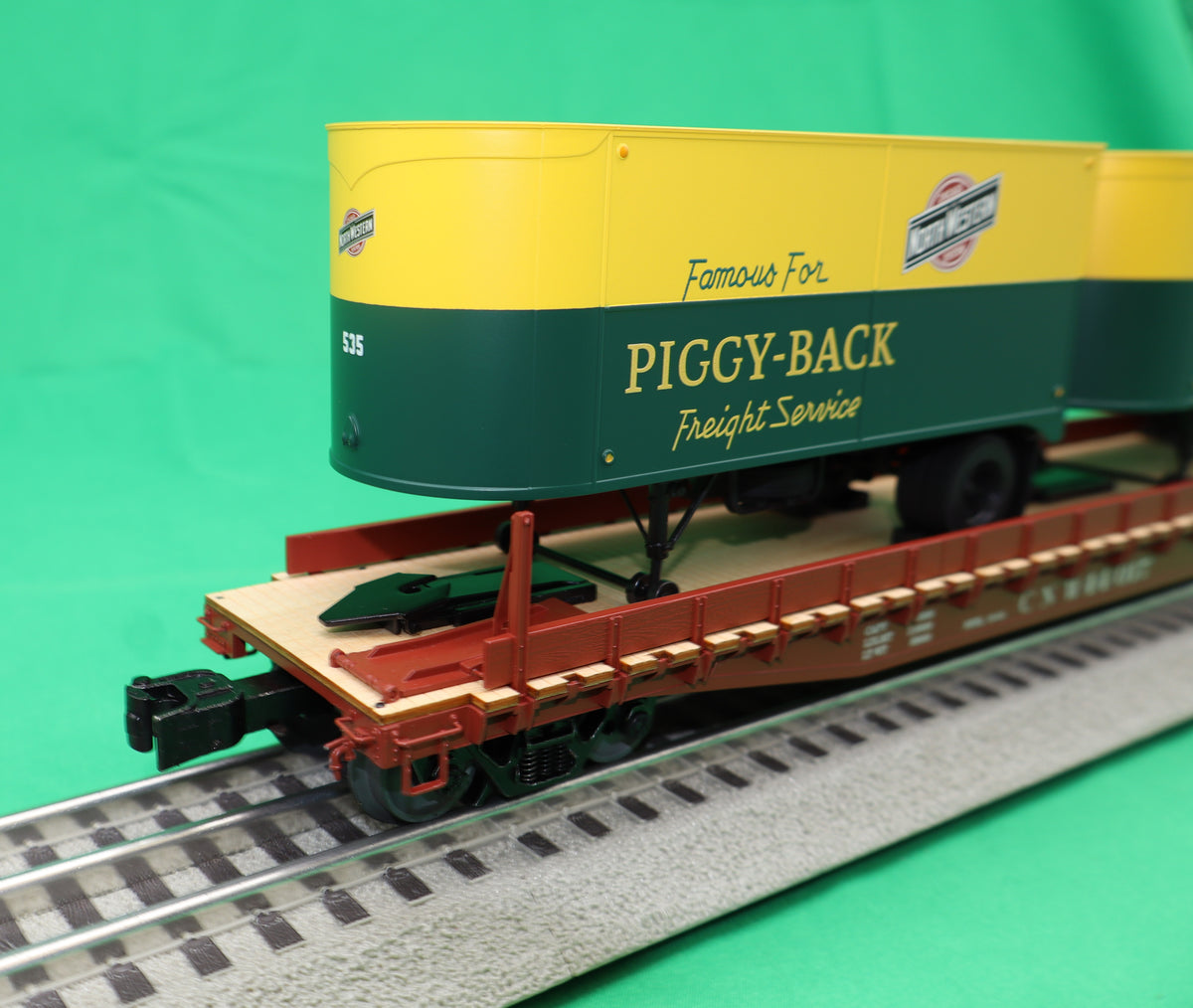 Lionel 2526370 - Flat Car "Chicago & North Western" w/ 2 Trailers #44017 - MrMuffin'sTrains