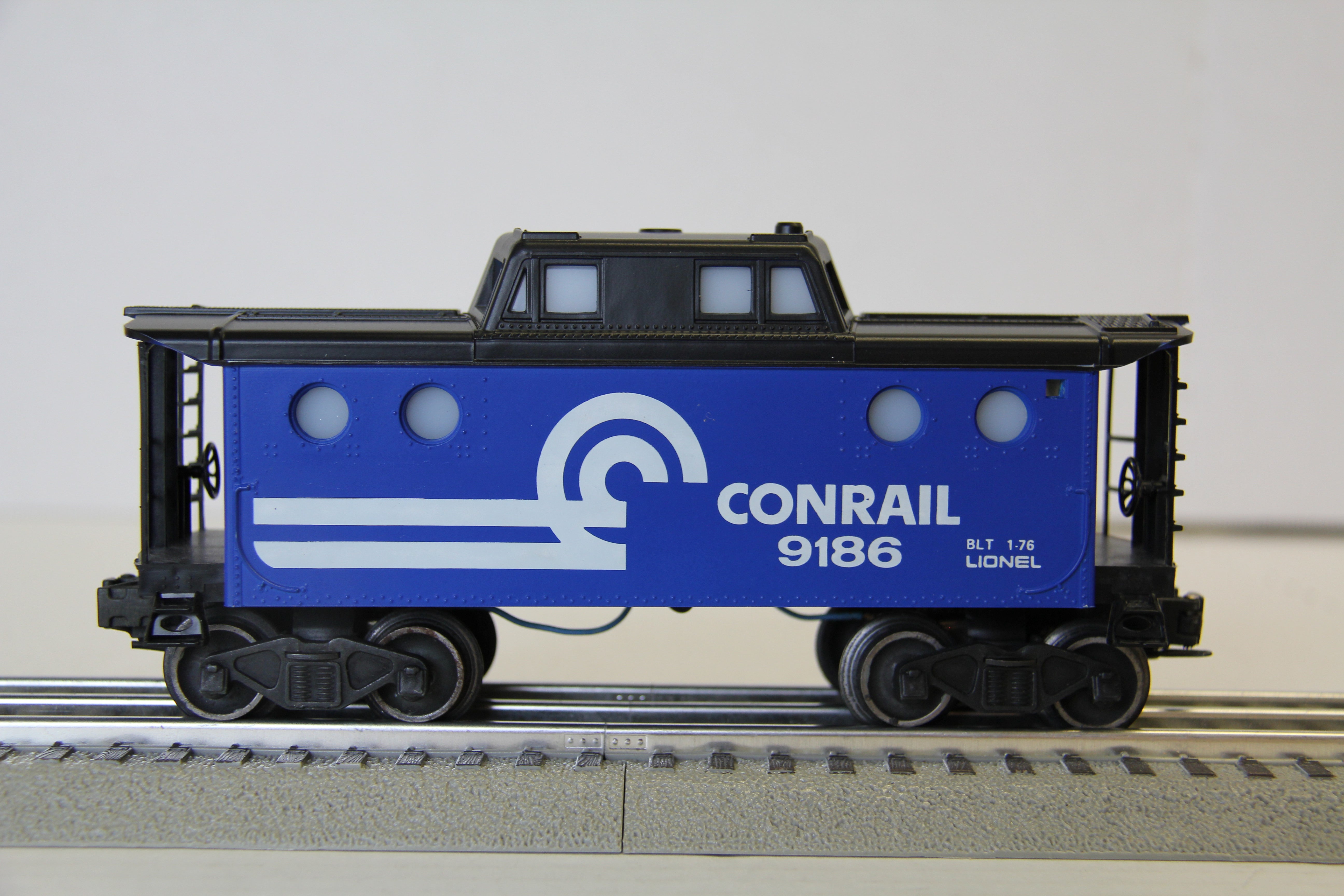 Lionel 6-9186 Conrail Lighted Caboose-Second hand-M4488