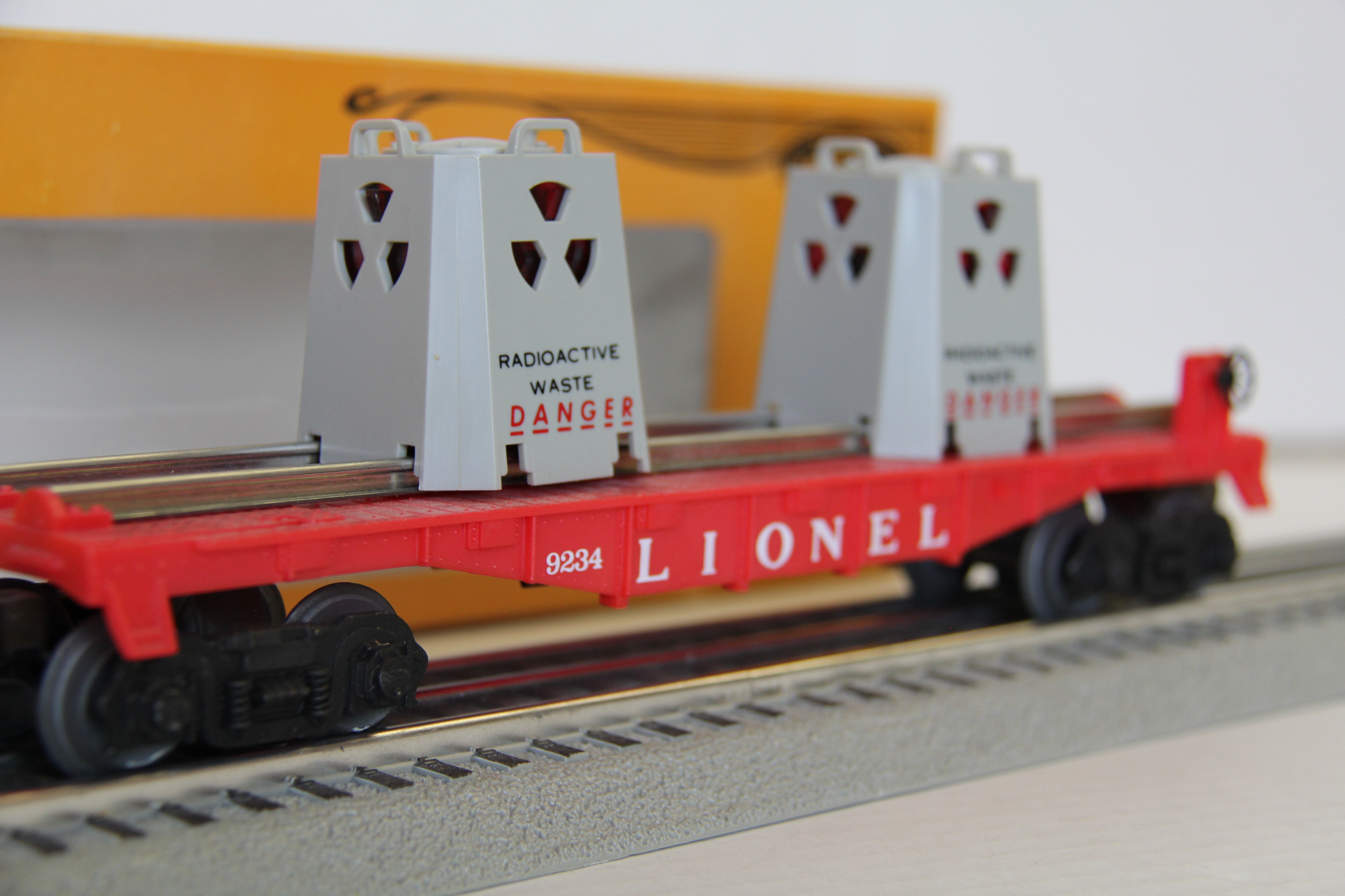 Lionel 6-9234 Radioactive -Waste Car with Waste Containers-Second hand-M4497